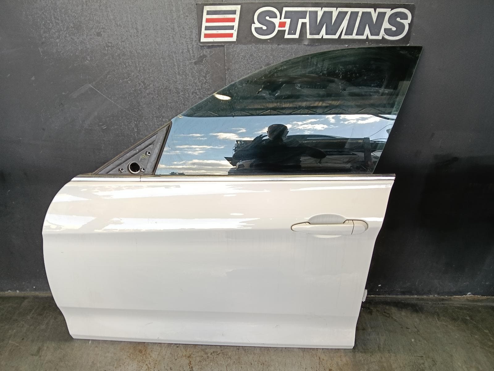 Used auto part listing image: 2014 BMW 3 SERIES LEFT FRONT DOOR F34, HATCH, 03/13-11/20 0000402348