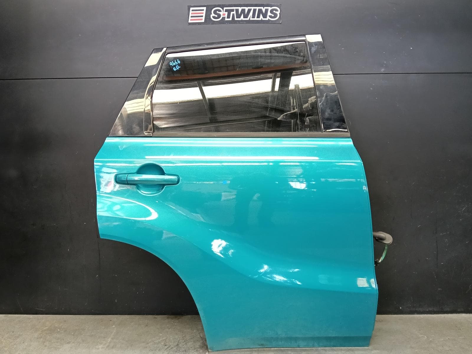 Used auto part listing image: 2018 SUZUKI VITARA RIGHT REAR DOOR SLIDING VITARA, LY (VIN TSM), 06/15- 0000394383
