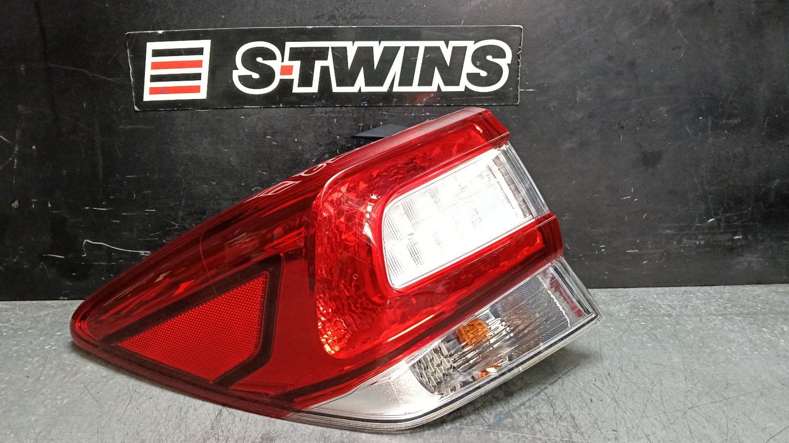 Used auto part listing image: 2019 SUBARU XV LEFT TAILLIGHT W/ CHROME INSERT TYPE, G5X, 03/17-04/20 0000402250