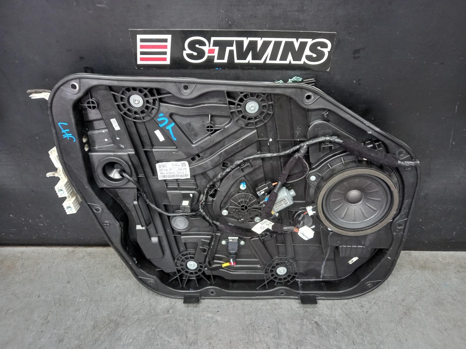 Used auto part listing image: 2017 HYUNDAI TUCSON LEFT FRONT WINDOW REG MOTOR TL, DOOR REG ASSY (REG AND MOTOR), ACTIVE/ELITE/HIGHLANDER, 06/15-01/21 0000364124
