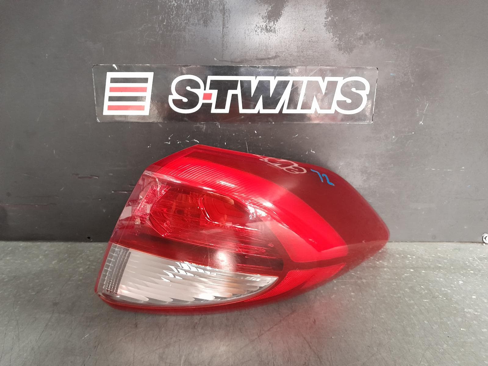 Used auto part listing image: 2017 HYUNDAI TUCSON RIGHT TAILLIGHT IN BODY, TL, HIGHLANDER, CZECH BUILT (VIN TMAJ), LED TYPE, 06/15-06/18 0000364128