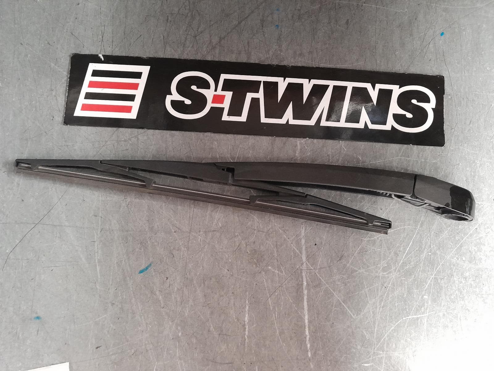 Used auto part listing image: 2017 HYUNDAI TUCSON WIPER ARM TAILGATE, TL, 06/15-01/21 0000364132