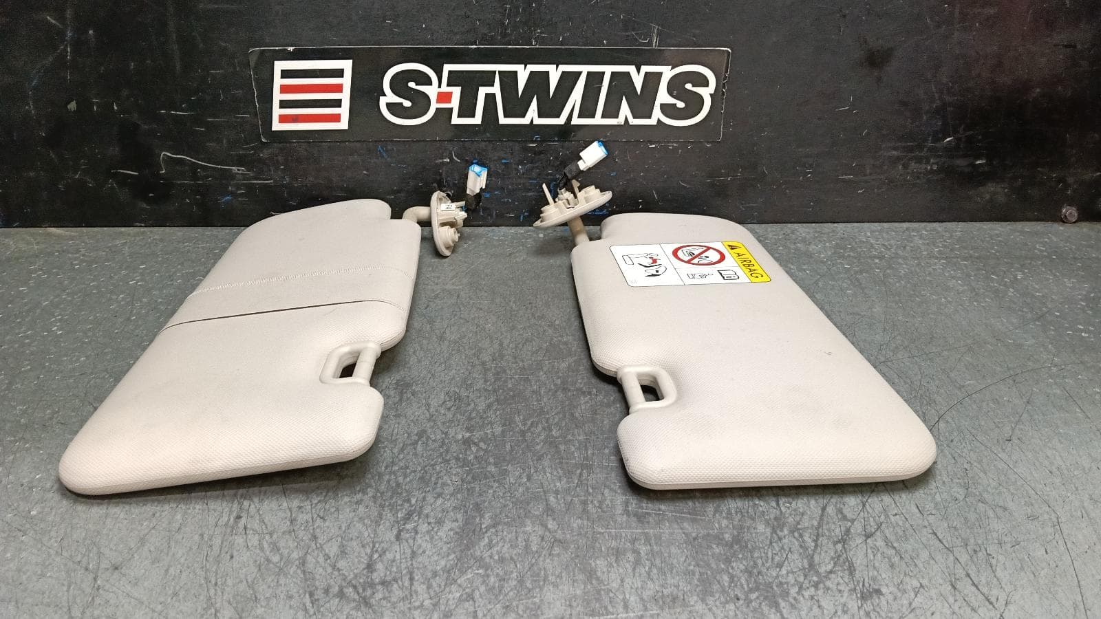 Used auto part listing image: 2019 SUBARU XV SUNVISOR G5X, PAIR, W/ MIRROR LIGHT, 03/17-06/23 0000402248