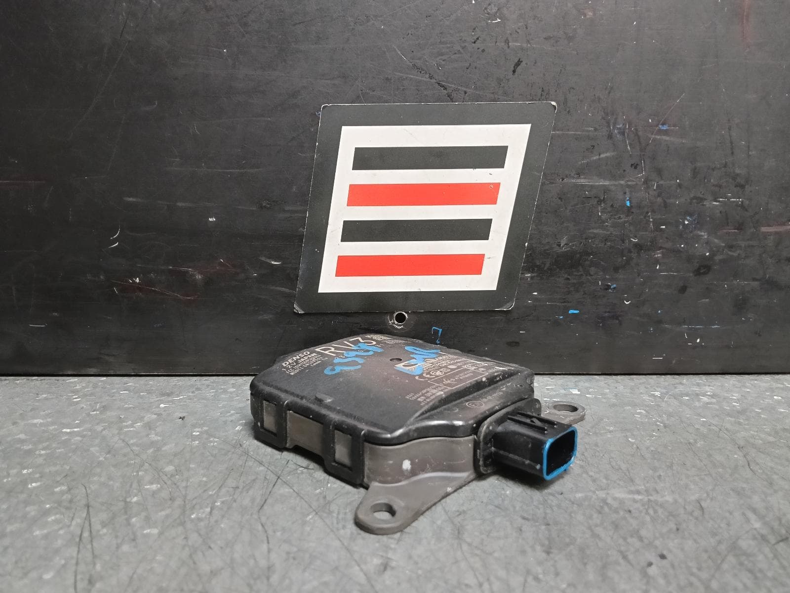 Used auto part listing image: 2020 TOYOTA RAV4 REVERSE CAMERA BLIND SPOT MONITOR SENSOR (LH REAR BEHIND BUMPER), XA50, 11/18- 0000382417