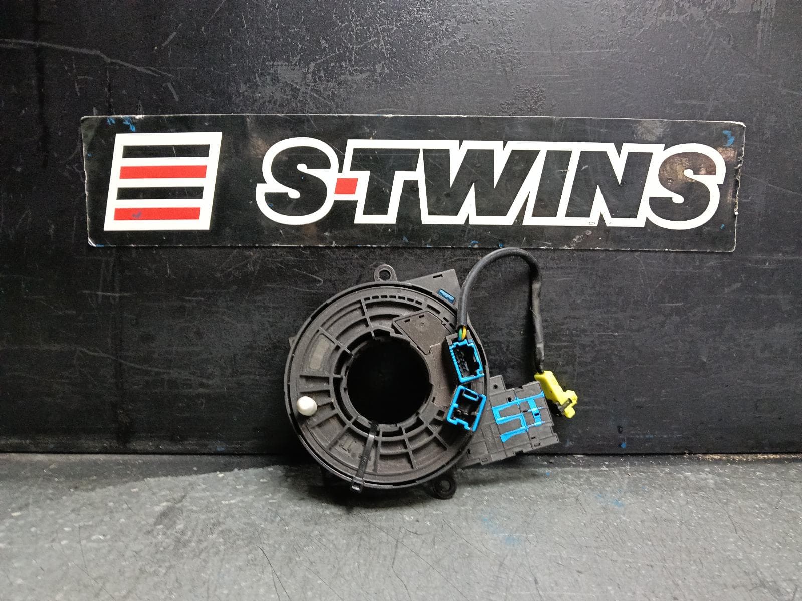 Used auto part listing image: 2017 NISSAN XTRAIL CLOCKSPRING, P/N B55546FR0E, T32, 02/14-07/22 0000404701