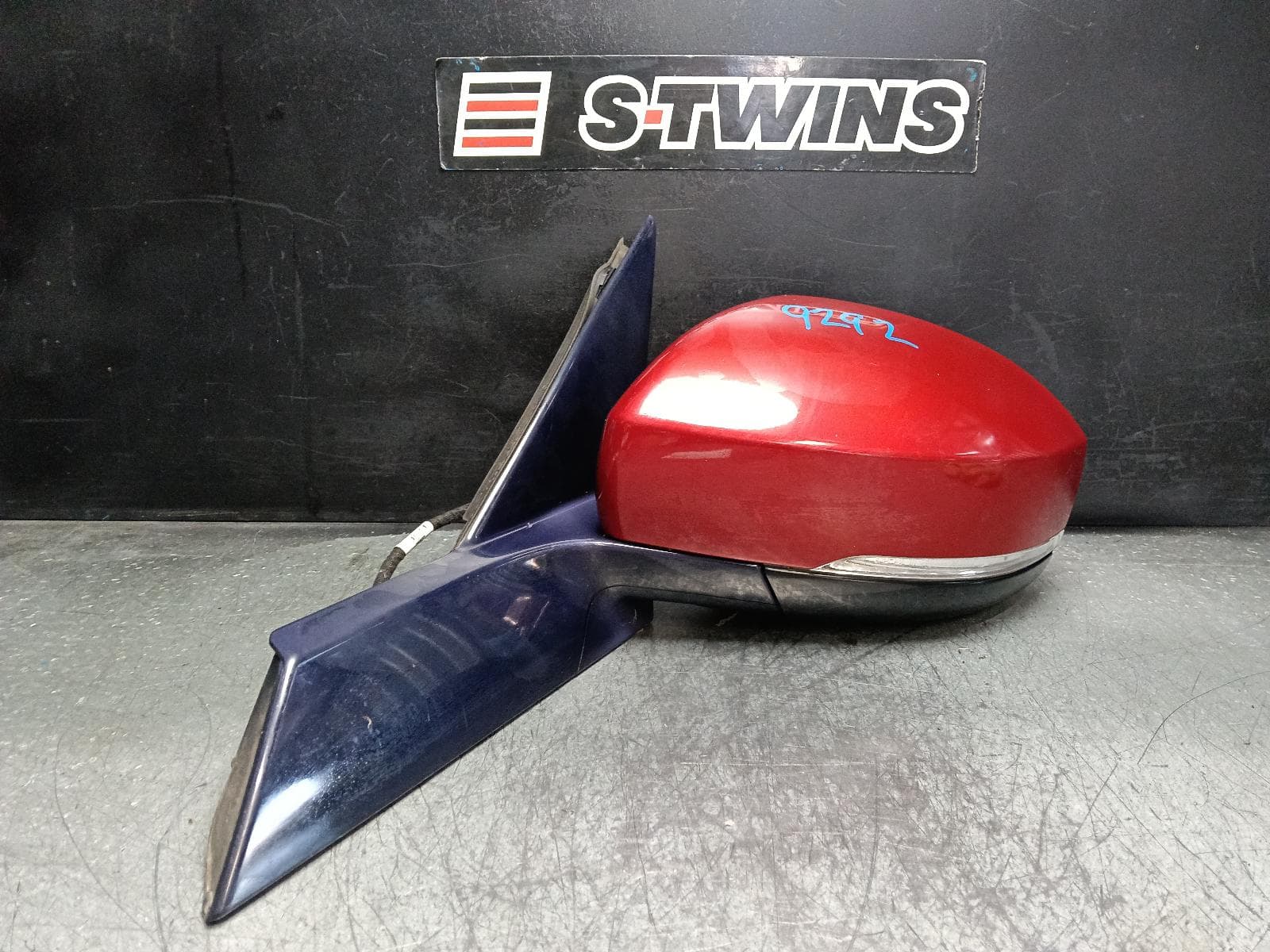 Used auto part listing image: 2017 LAND ROVER DISCOVERY LEFT DOOR MIRROR L462, W/ POWER FOLD, NON MEMORY, NON AUTO DIM, NON BLIND SPOT TYPE, 12/16-12/20 0000404933