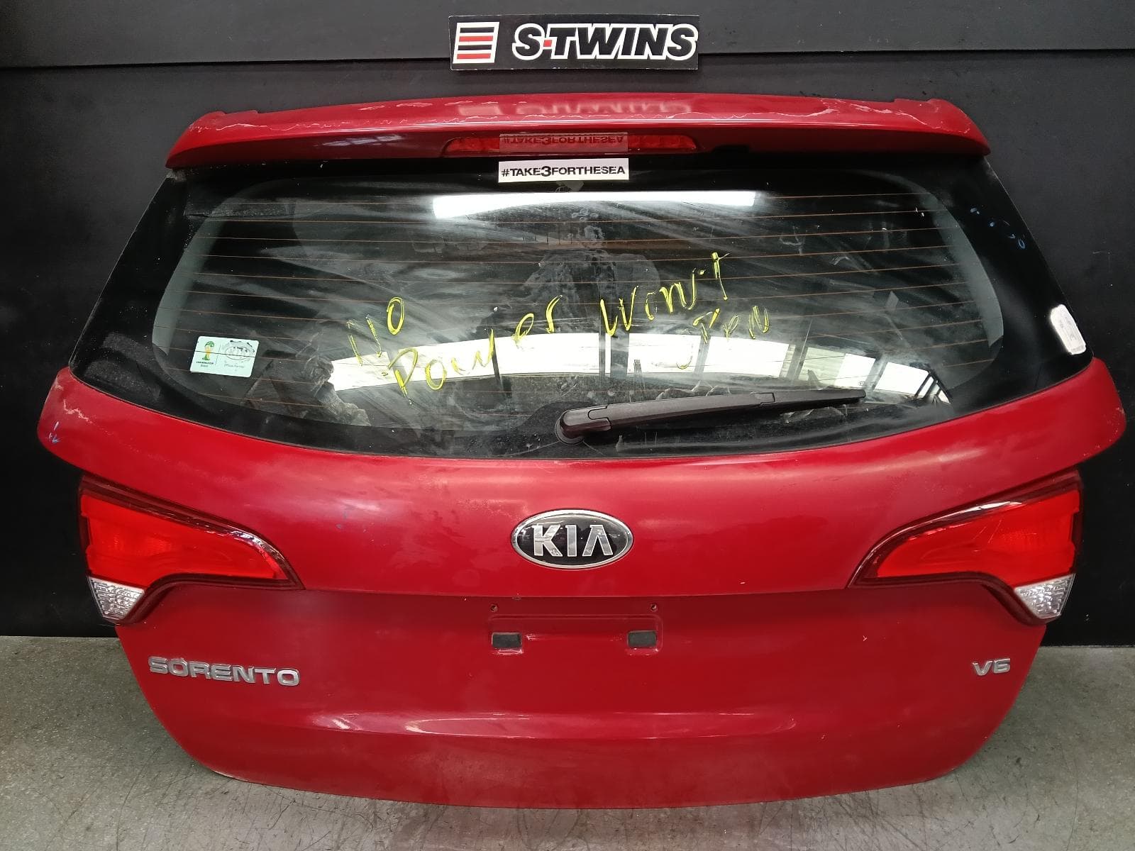 Used auto part listing image: 2014 KIA SORENTO BOOTLID TAILGATE TAILGATE, SPOILERED TYPE, XM, 10/12-12/14 0000405960