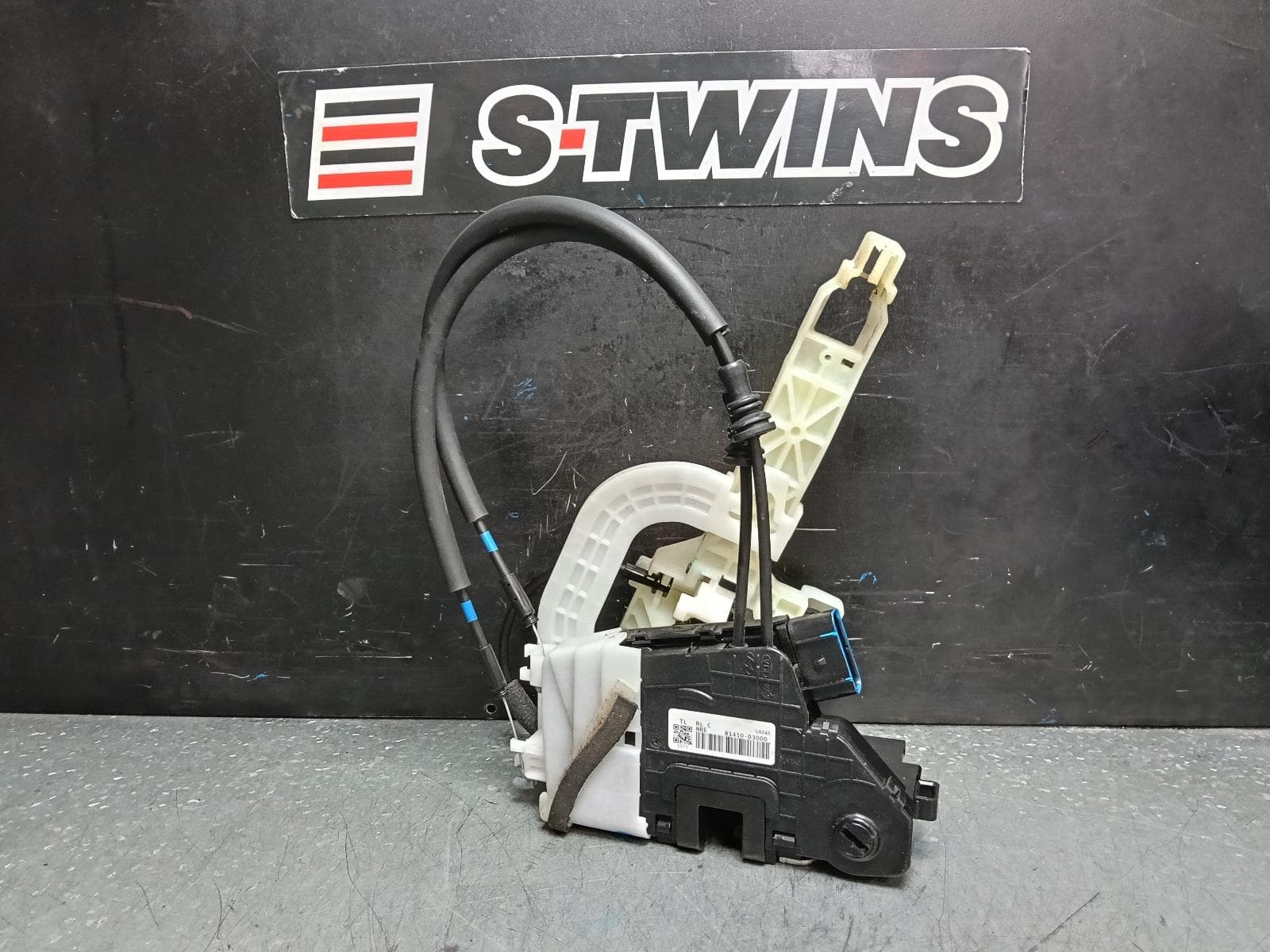 Used auto part listing image: 2018 HYUNDAI TUCSON DOOR BOOT GATE LOCK LEFT REAR DOOR LOCK, VIN KMH, TL, 06/15-01/21 0000387190