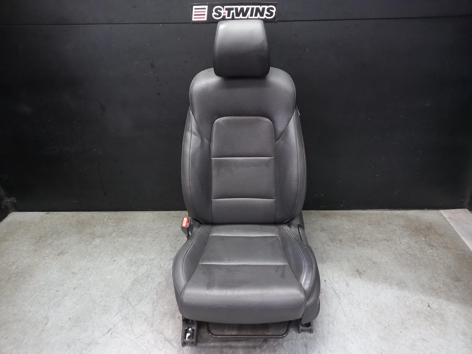 Used auto part listing image: 2018 HYUNDAI TUCSON FRONT SEAT LH FRONT, TL, LEATHER, ACTIVE X/HIGHLANDER, 06/15-01/21 0000387196
