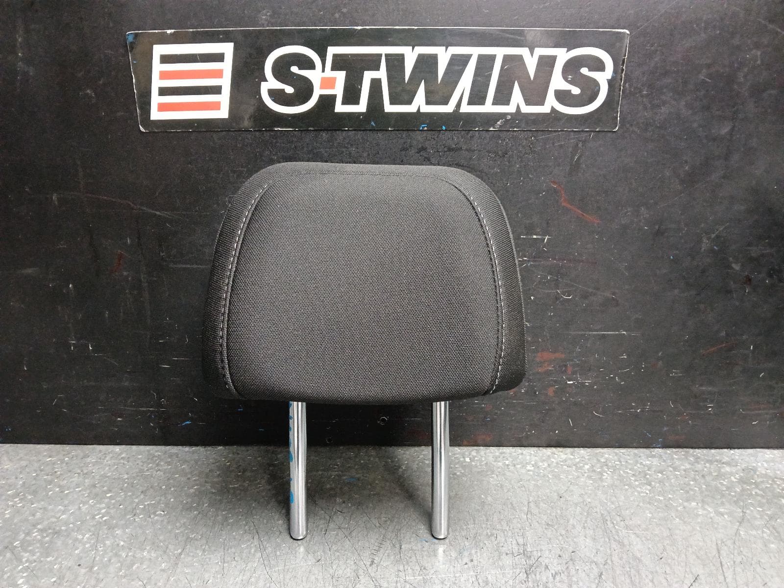 Used auto part listing image: 2019 HYUNDAI I30 HEADREST LH REAR, CLOTH, BLACK, GO/ACTIVE, PD, 03/17- 0000396536
