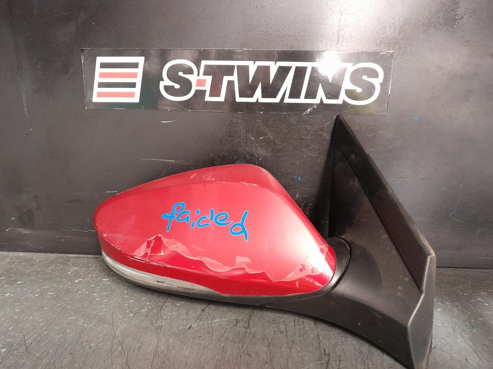Used auto part listing image: 2016 HYUNDAI ACCENT RIGHT DOOR MIRROR RB, W/ ELECT ADJ, MANUAL FOLD, NON HEATED, INDICATOR TYPE, 05/11-12/19 0000366900