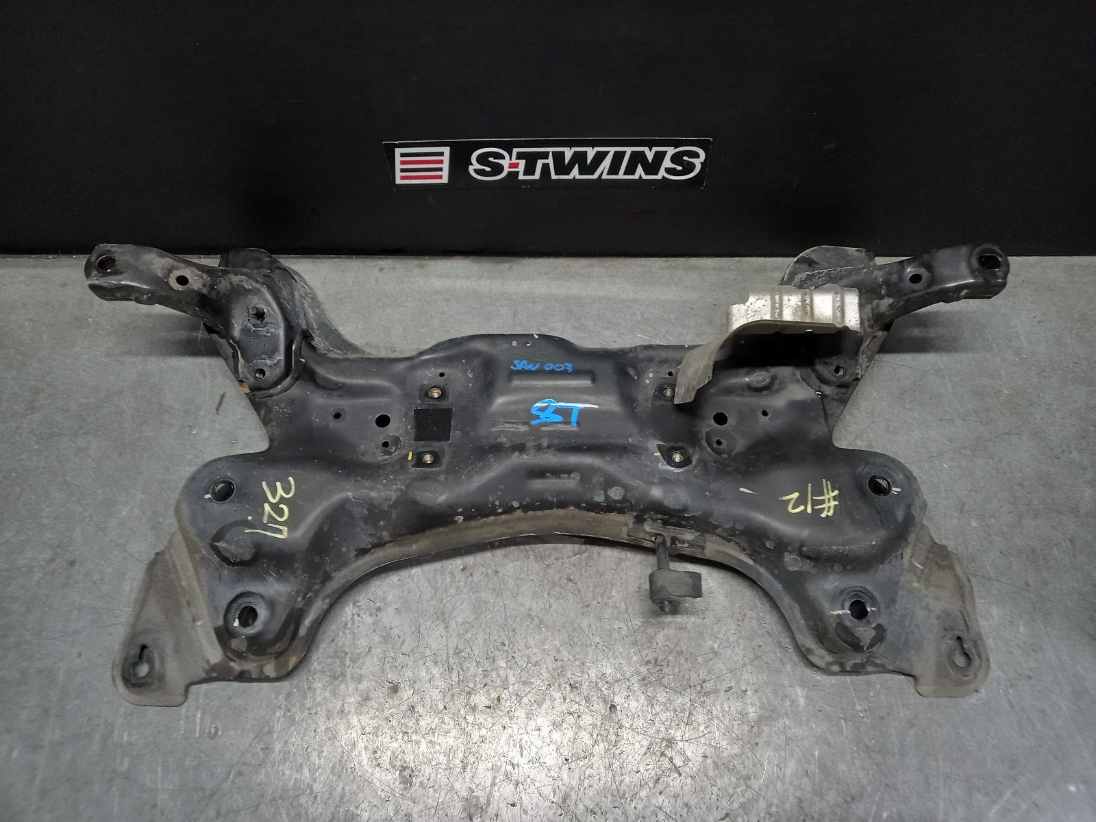 Used auto part listing image: 2016 HYUNDAI ACCENT FRT XMEMBER CRADLE RB, CROSSMEMBER, 05/11-12/19 0000373490