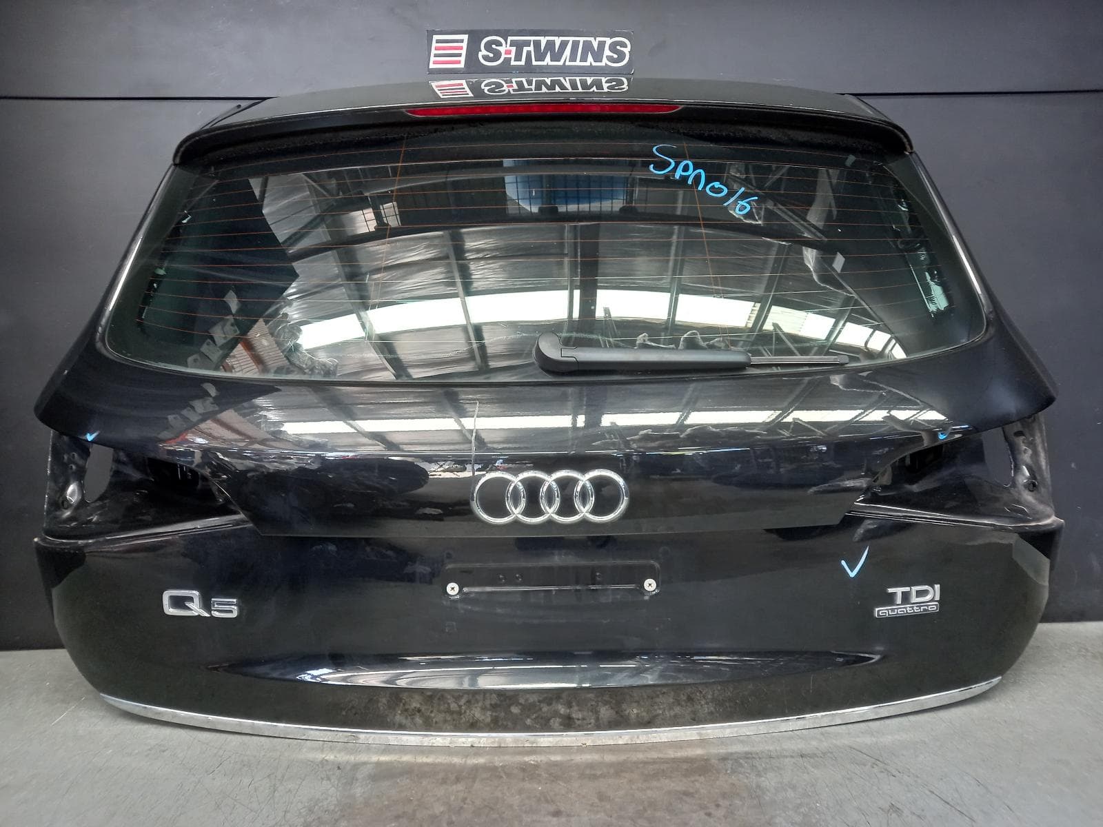 Used auto part listing image: 2016 AUDI Q5 BOOTLID TAILGATE TAILGATE, 8R, 12/08-01/17 0000376518