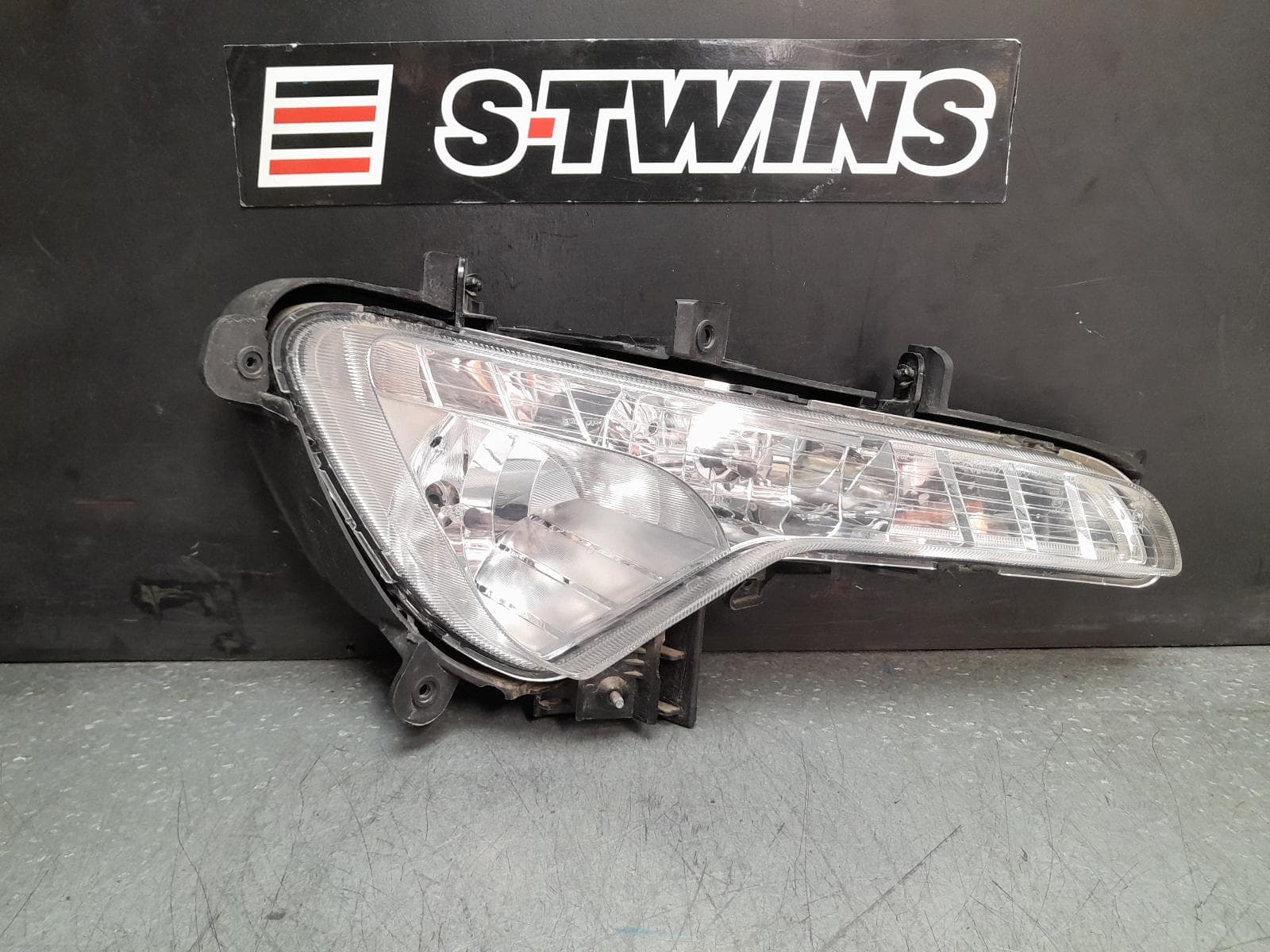 Used auto part listing image: 2013 KIA SPORTAGE RIGHT INDICATOR FOG SIDE BUMPER FOGLAMP, SL, 06/13-10/15 0000377893