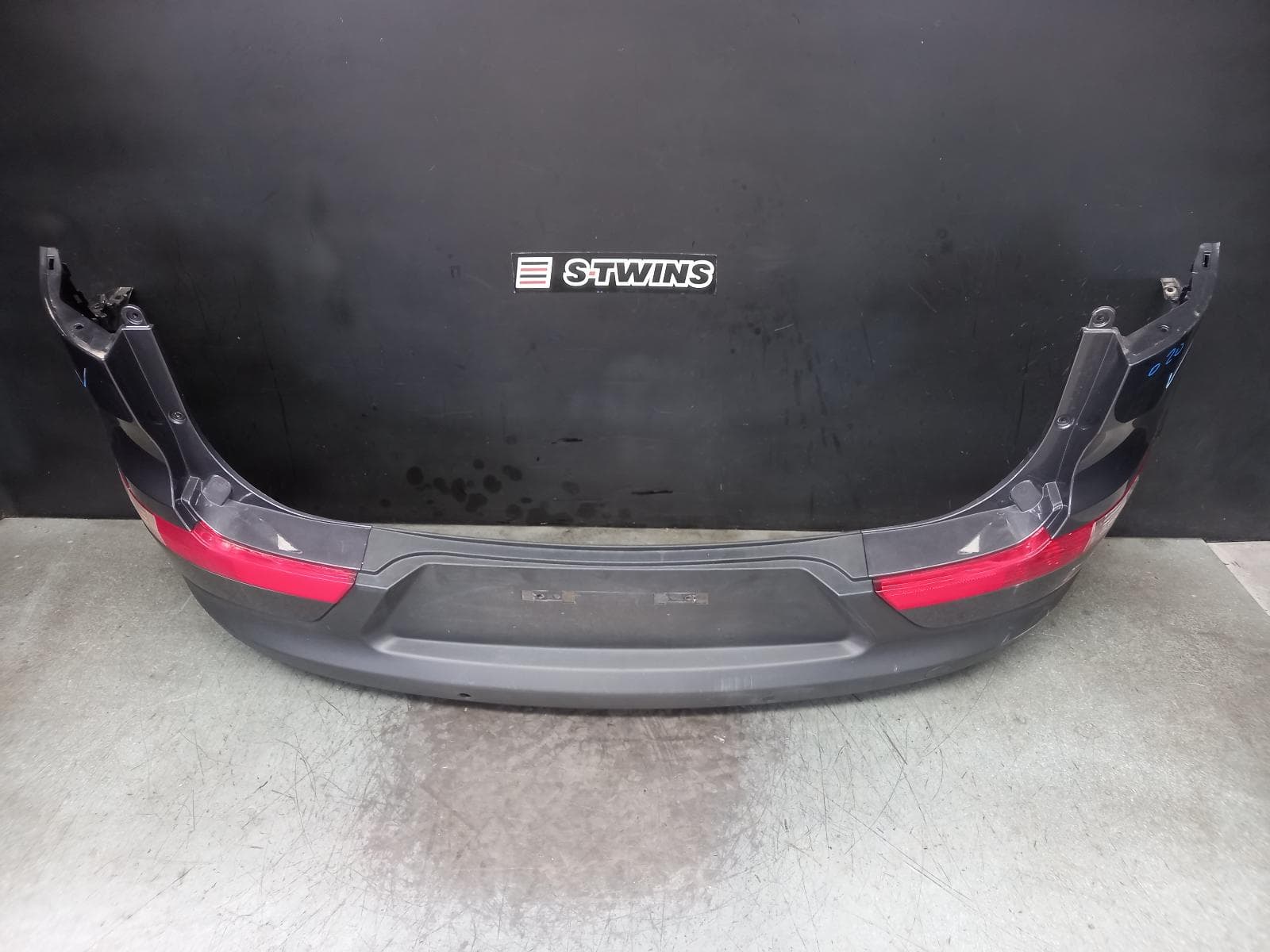 Used auto part listing image: 2013 KIA SPORTAGE REAR BUMPER BUMPER BAR, SL, W/ PARK SENSORS TYPE, 07/12-10/15 0000377900