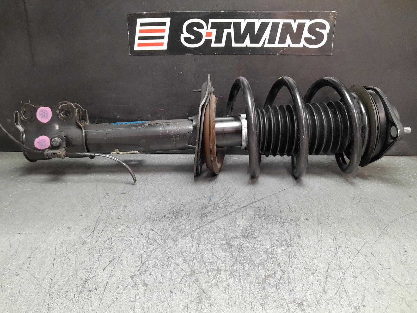 Used auto part listing image: 2013 KIA SPORTAGE LEFT FRONT STRUT SL, 06/13-10/15 0000377903