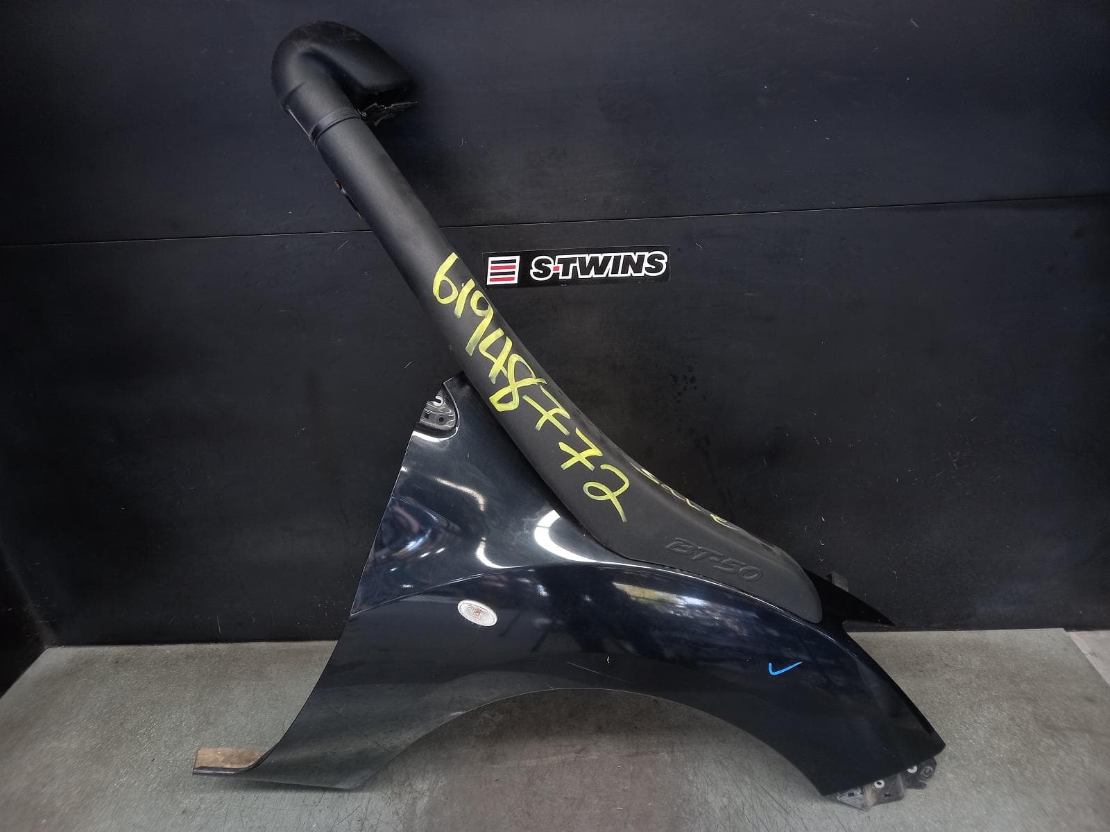 Used auto part listing image: 2015 MAZDA BT50 RIGHT GUARD UP-UR, W/ INDICATOR, W/ SNORKEL TYPE, 10/11-06/20 0000371497