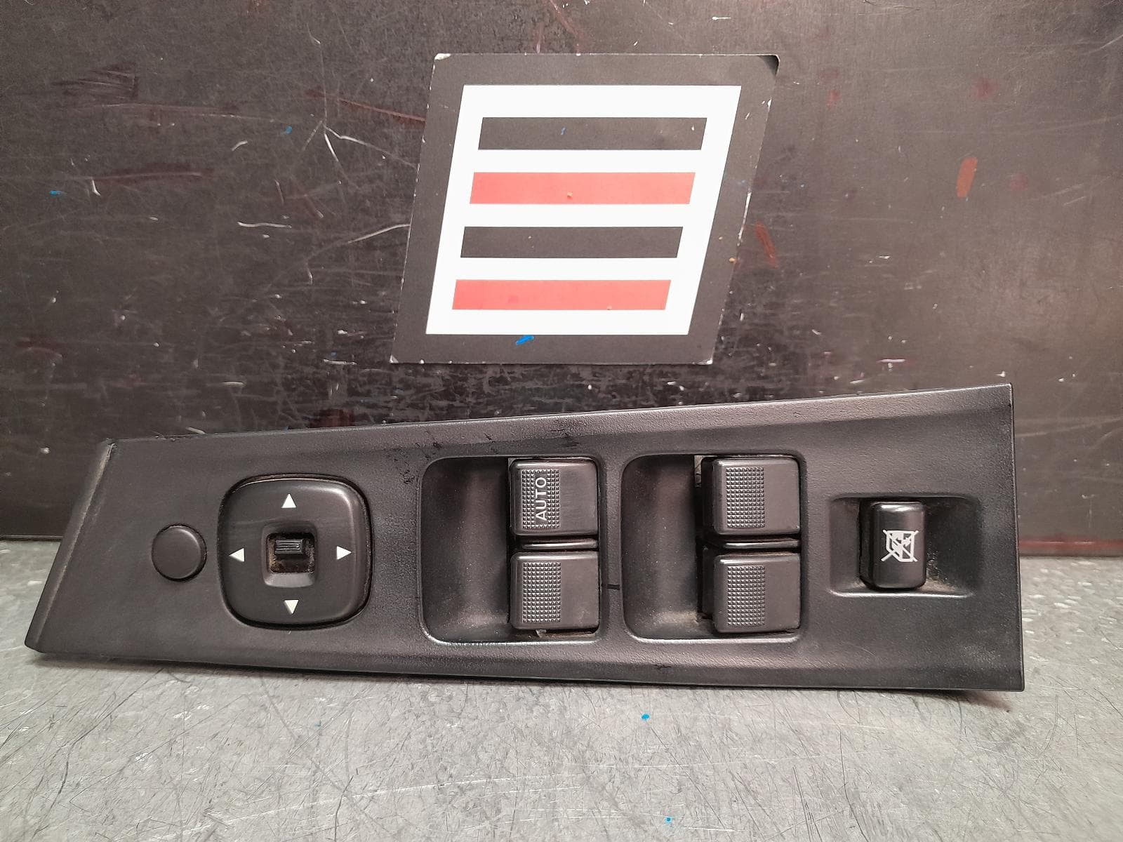 Used auto part listing image: 2015 MAZDA BT50 PWR DR WIND SWITCH RH FRONT (MASTER SWITCH), 4DR TYPE, UR, 06/15-06/20 0000371498