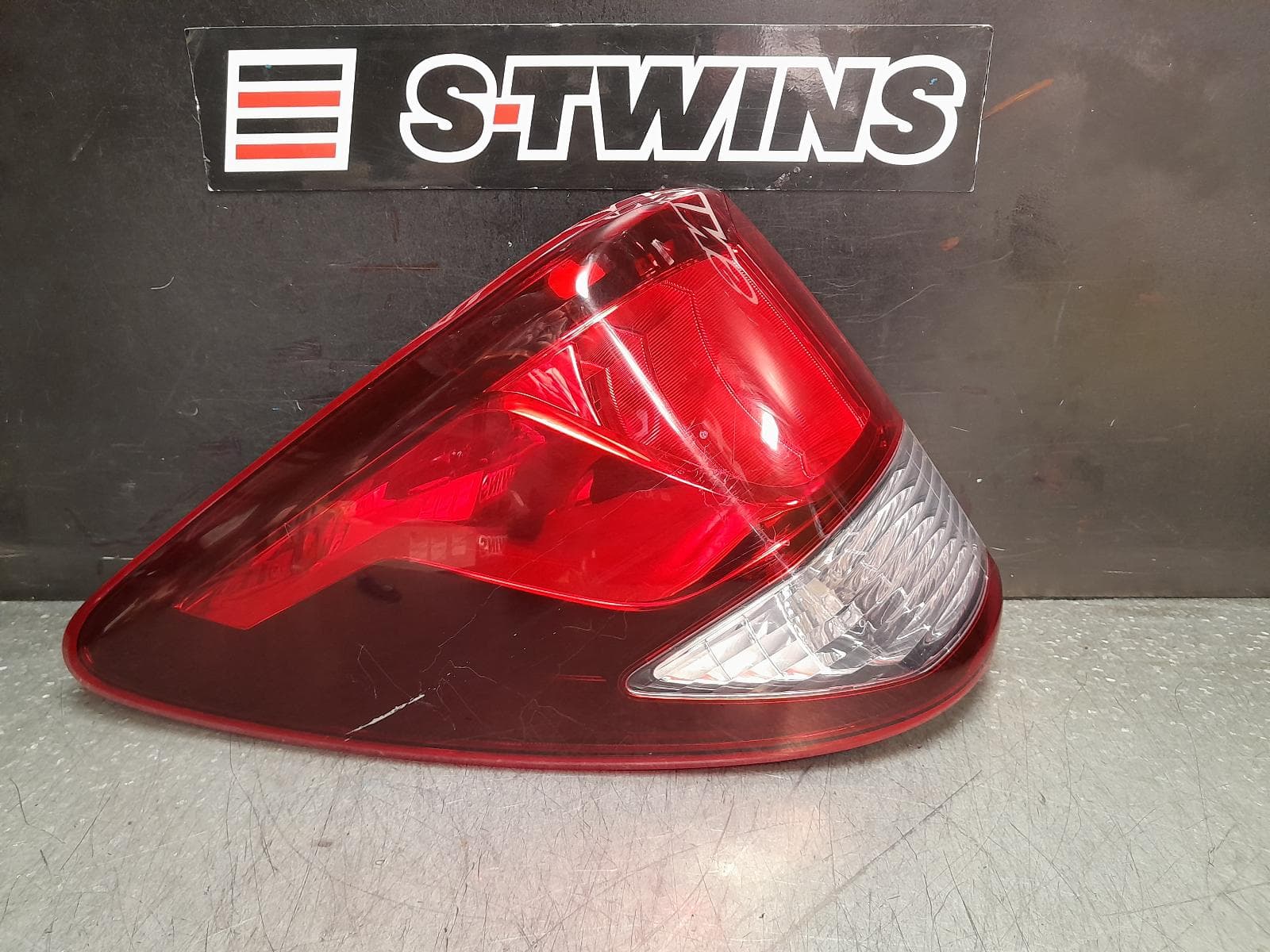 Used auto part listing image: 2015 MAZDA BT50 LEFT TAILLIGHT UP, UTE, UPPER, W/ RED SURROUND TYPE, 10/11-06/20 0000371506