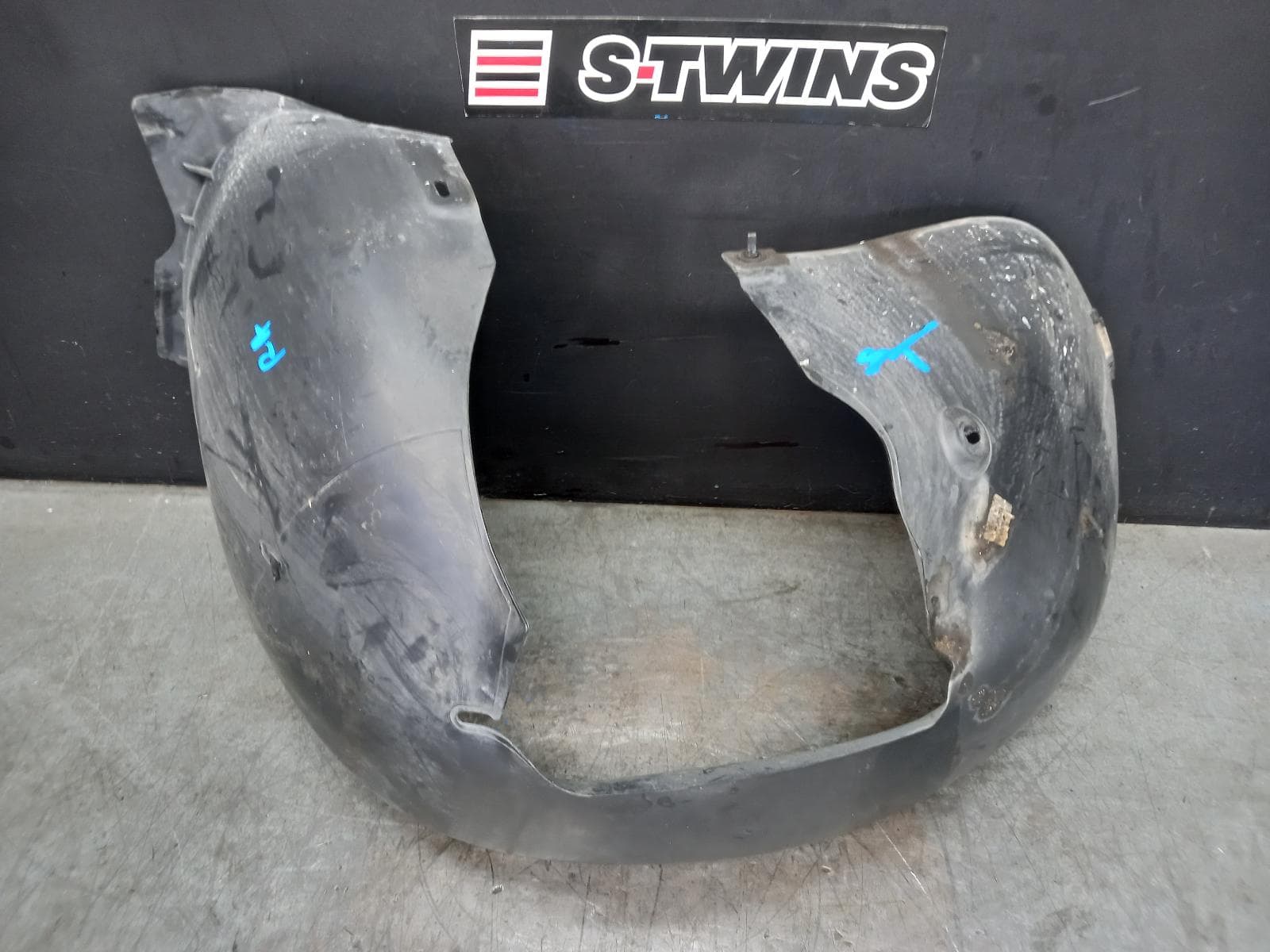 Used auto part listing image: 2012 VOLKSWAGEN GOLF RIGHT GUARD LINER GEN 6, HATCH/CABRIO, 10/08-01/16 0000379693