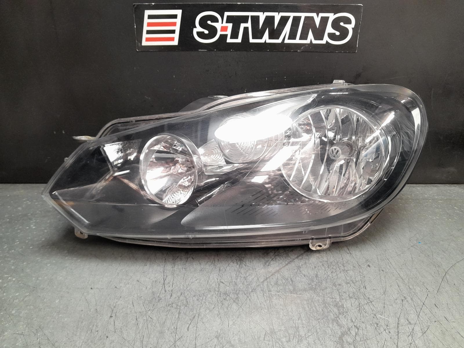 Used auto part listing image: 2012 VOLKSWAGEN GOLF LEFT HEADLAMP GEN 6, COMFORTLINE/TRENDLINE/TSi, HALOGEN TYPE, 10/08-03/13 0000379698