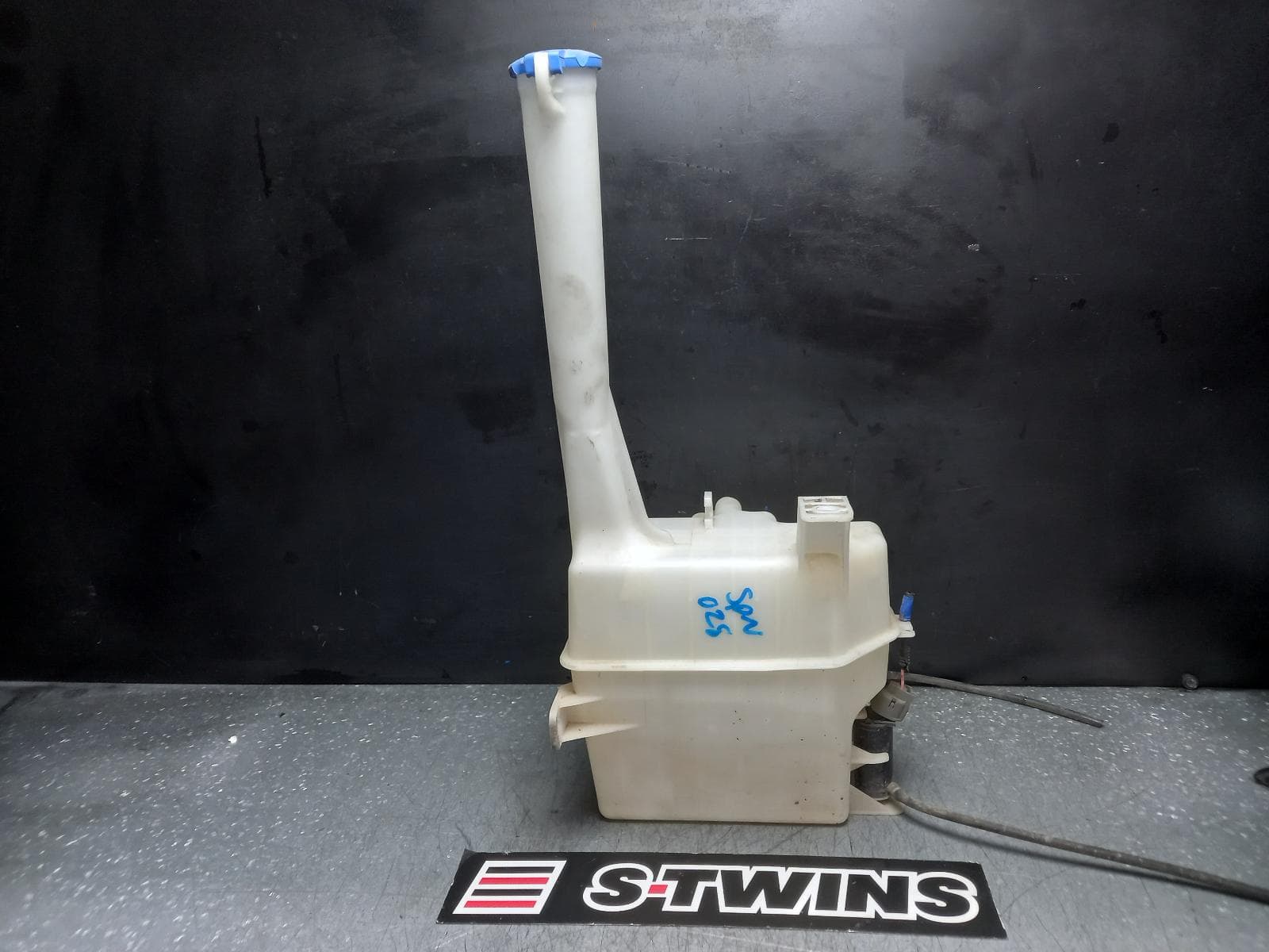 Used auto part listing image: 2014 HYUNDAI IX35 WASHER BOTTLE WASHER BOTTLE, LM SERIES, 01/13-01/16 0000375948