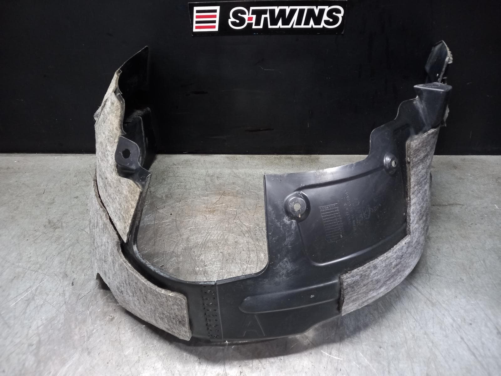 Used auto part listing image: 2014 HYUNDAI IX35 RIGHT GUARD LINER FRONT, LM SERIES, 11/09-01/16 0000375956