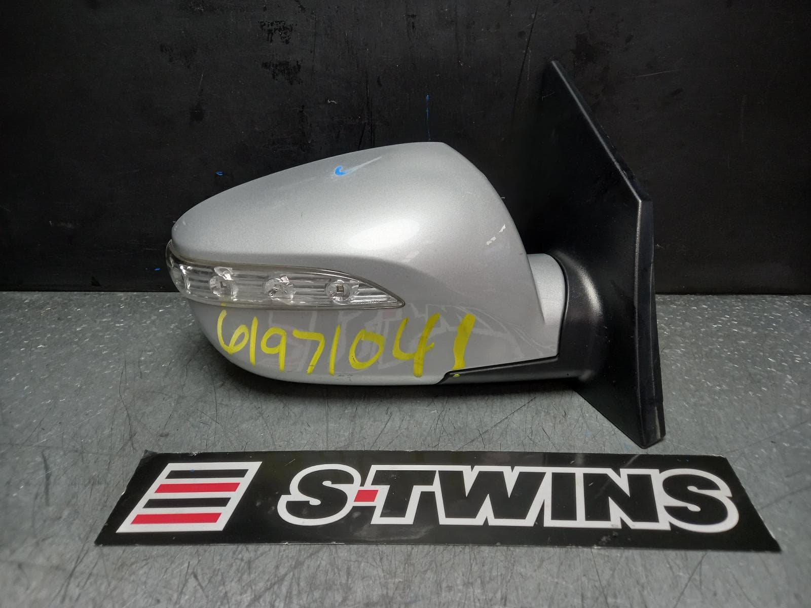 Used auto part listing image: 2014 HYUNDAI IX35 RIGHT DOOR MIRROR LM SERIES, POWER FOLD (8 PIN), 11/09-01/16 0000375959