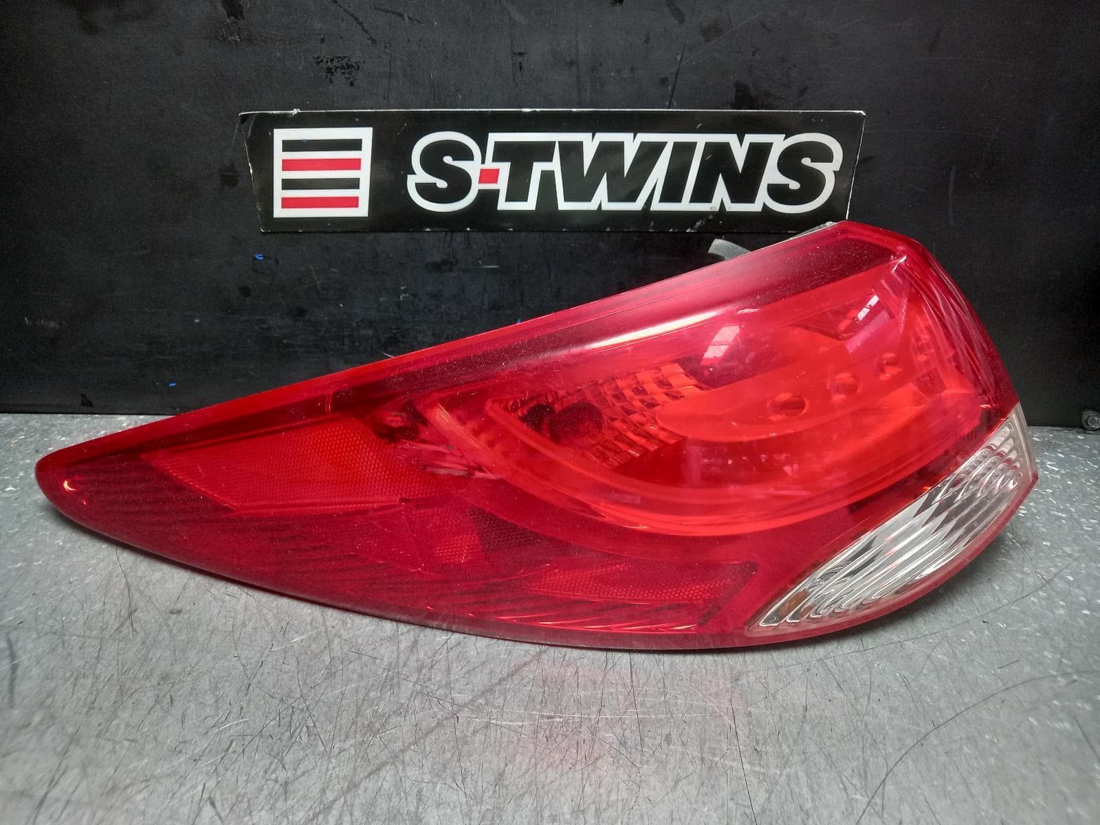 Used auto part listing image: 2014 HYUNDAI IX35 LEFT TAILLIGHT LM SERIES (VIN KMHJ), IN BODY, 11/09-01/16 0000375966