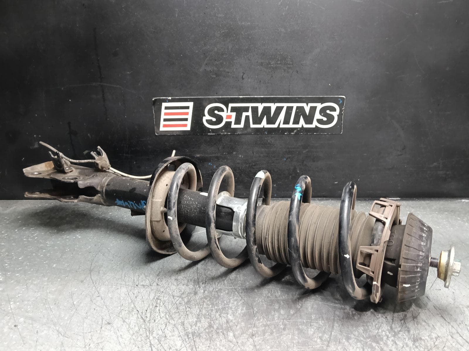 Used auto part listing image: 2015 HONDA HRV RIGHT FRONT STRUT RU5, 1.8, PETROL, 12/14-10/21 0000410270