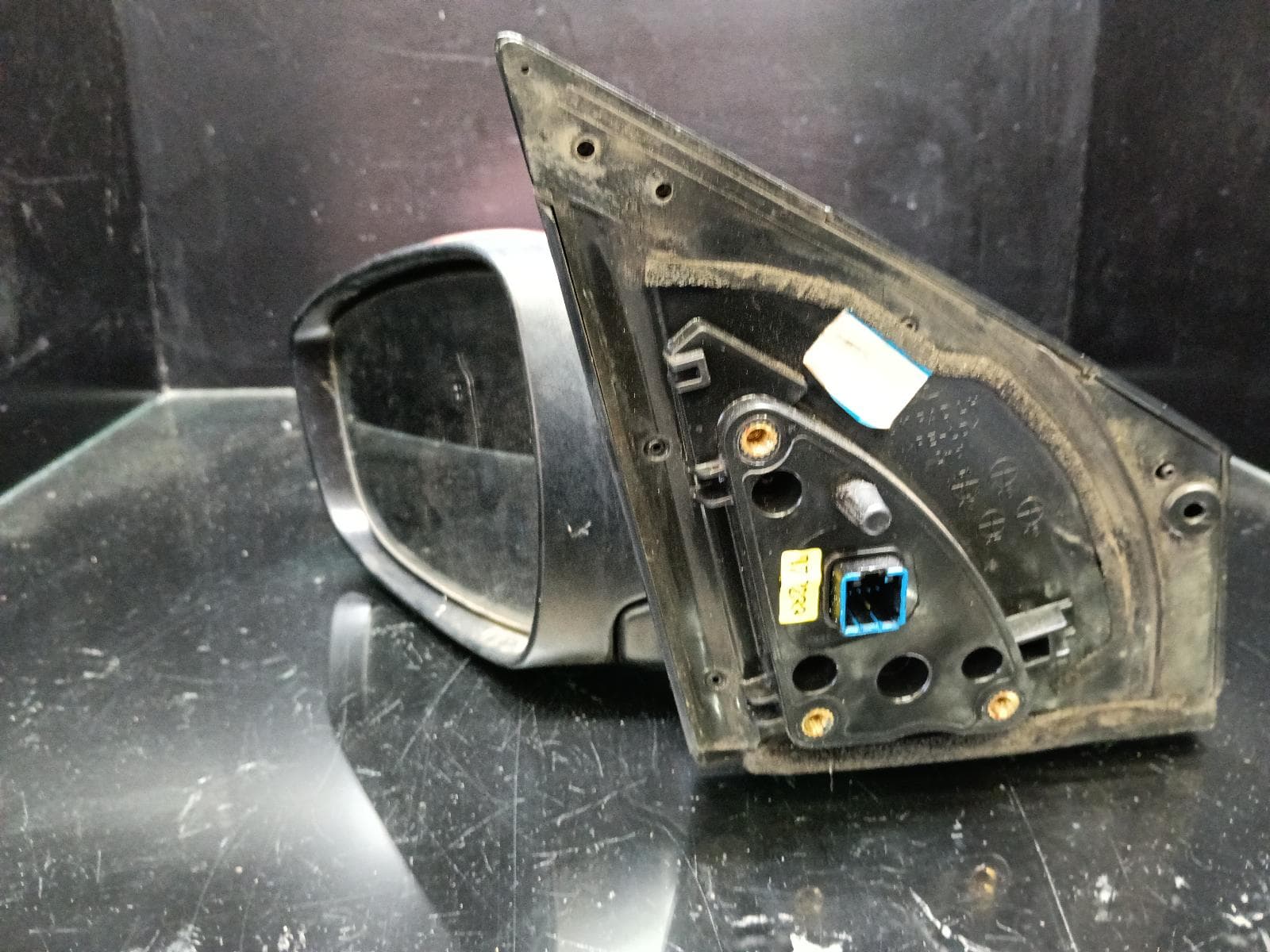 Used auto part listing image: 2016 HYUNDAI ACCENT LEFT DOOR MIRROR RB, W/ ELECT ADJ, MANUAL FOLD, NON HEATED, INDICATOR TYPE, 05/11-12/19 0000374340
