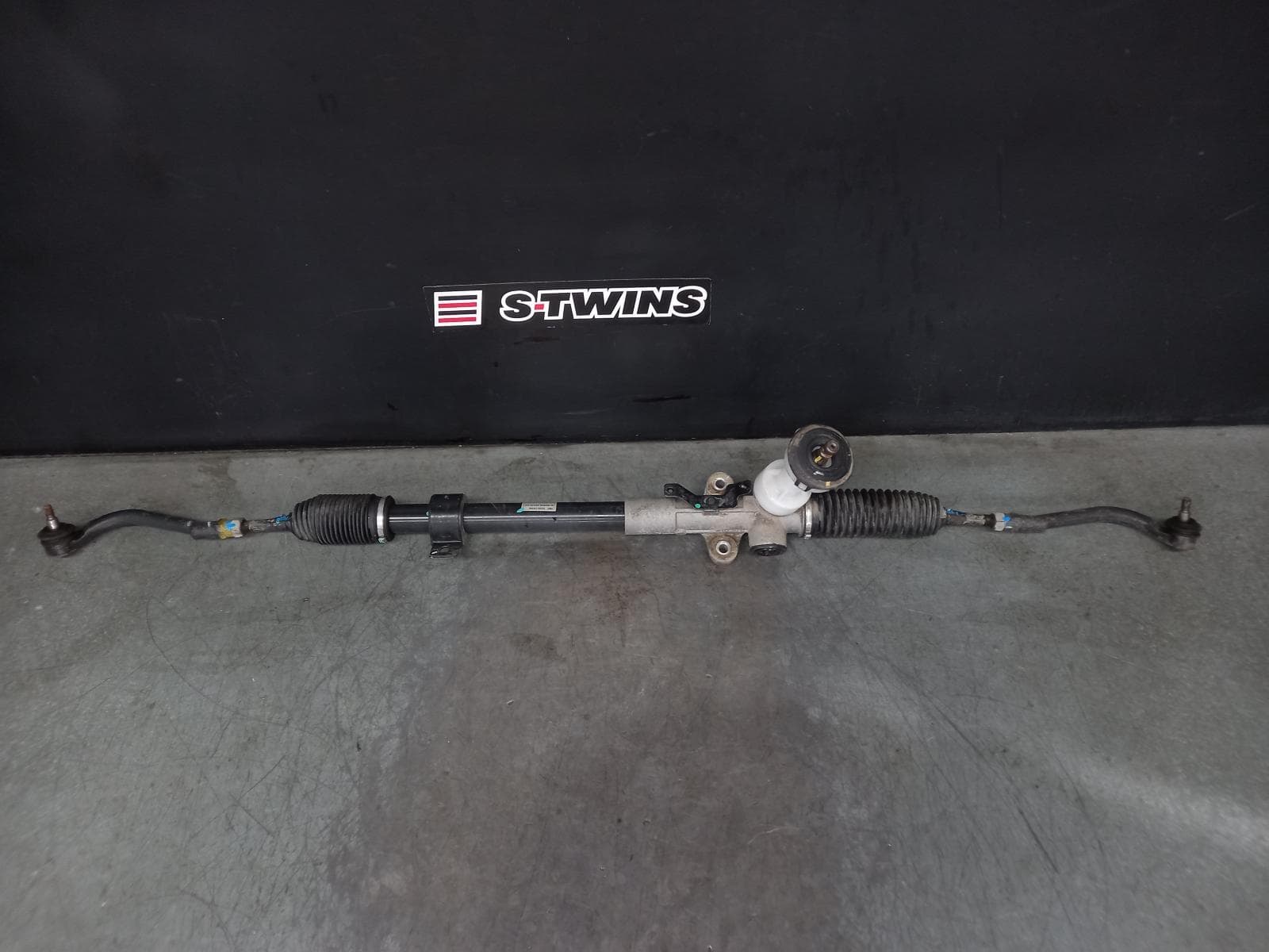 Used auto part listing image: 2011 KIA SPORTAGE STEERING BOX RACK SL, ELECTRIC ASSIST, MANUAL RACK TYPE, KOREAN BUILT (VIN KNAP), 05/10-04/14 0000373849
