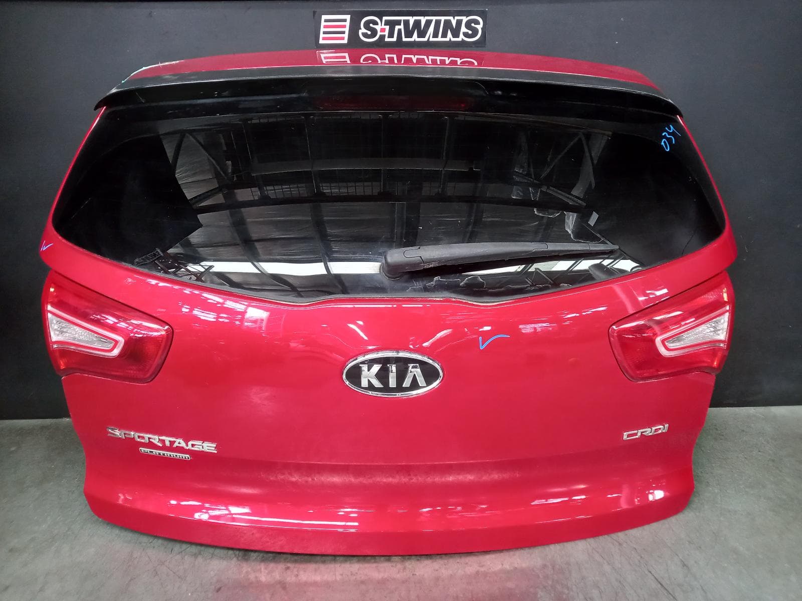 Used auto part listing image: 2011 KIA SPORTAGE BOOTLID TAILGATE TAILGATE, SL, SPOILERED TYPE, 05/10-10/15 0000359895