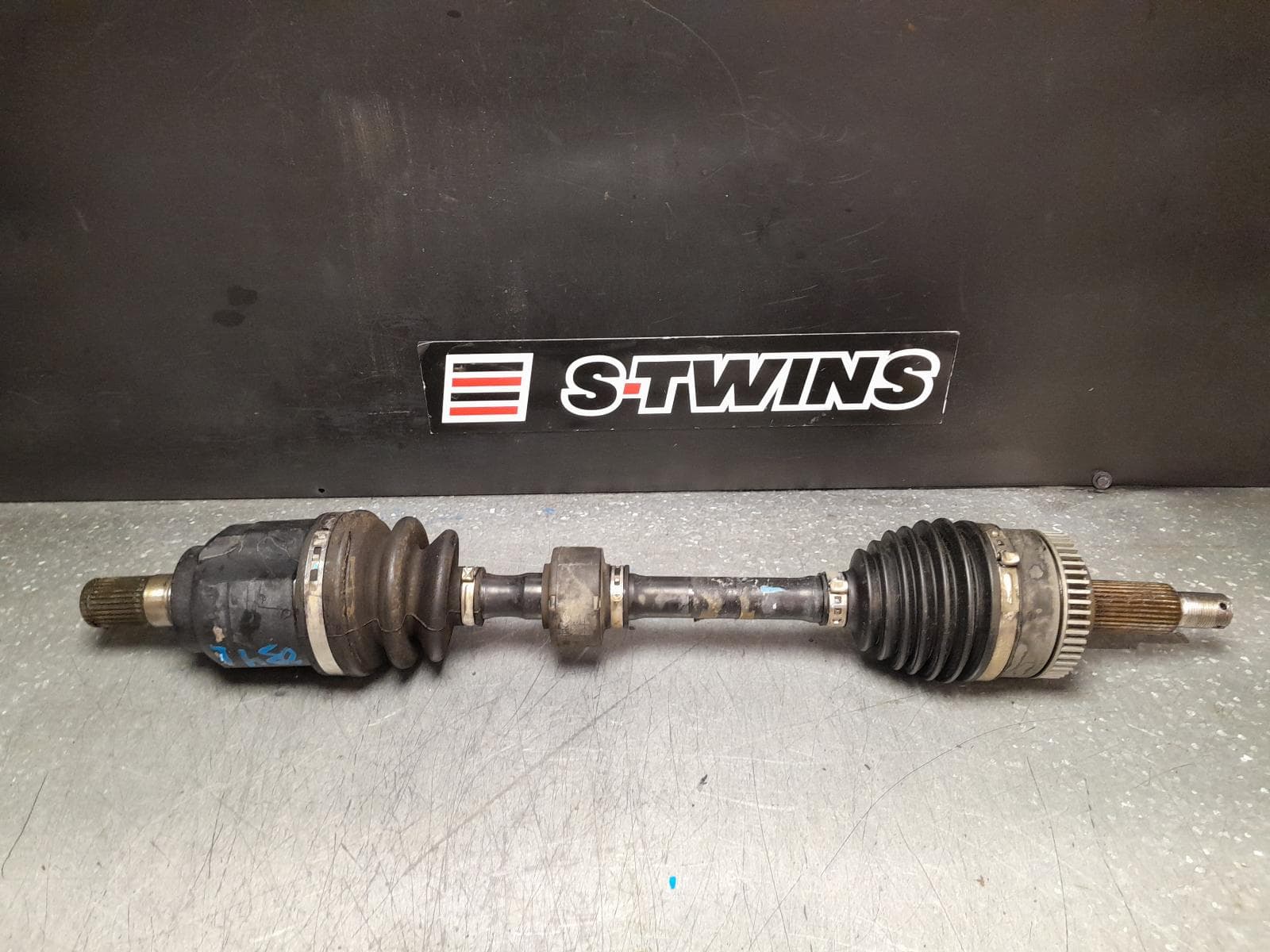 Used auto part listing image: 2011 KIA SPORTAGE LEFT DRIVESHAFT FRONT, AUTO T/M, AWD, DIESEL, 2.0, SL, 05/10-05/13 0000373871