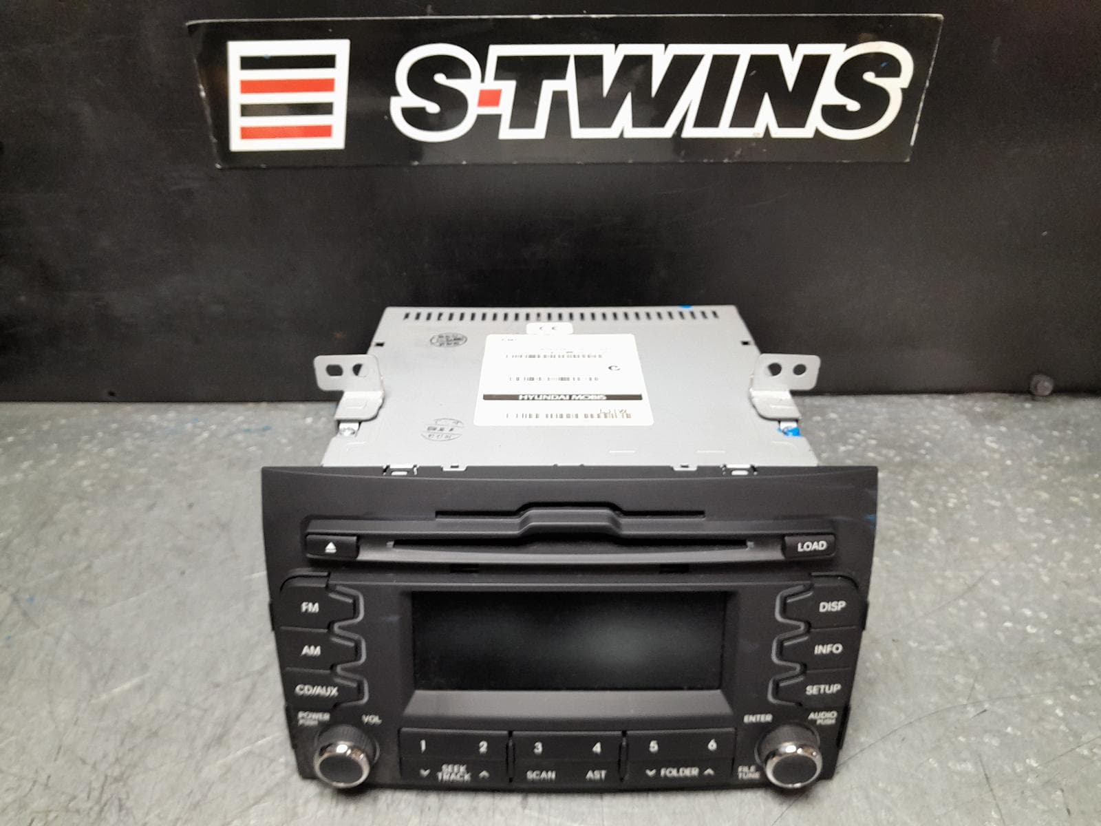 Used auto part listing image: 2011 KIA SPORTAGE CD STACKER, SL, 05/10-10/15 0000373873