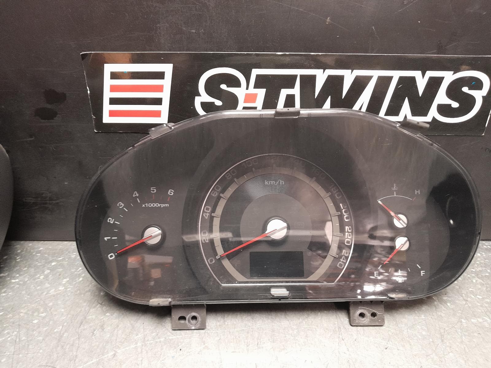 Used auto part listing image: 2011 KIA SPORTAGE INSTRUMENTCLUSTER INSTRUMENT CLUSTER, DIESEL, AUTO T/M, SL, 05/10-05/13 0000373874