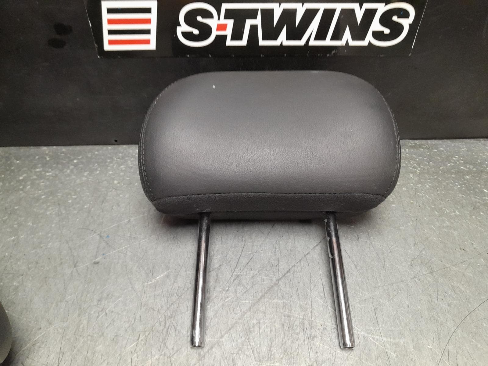 Used auto part listing image: 2011 KIA SPORTAGE HEADREST RH REAR, LEATHER TYPE, SL, 05/10-10/15 0000373877