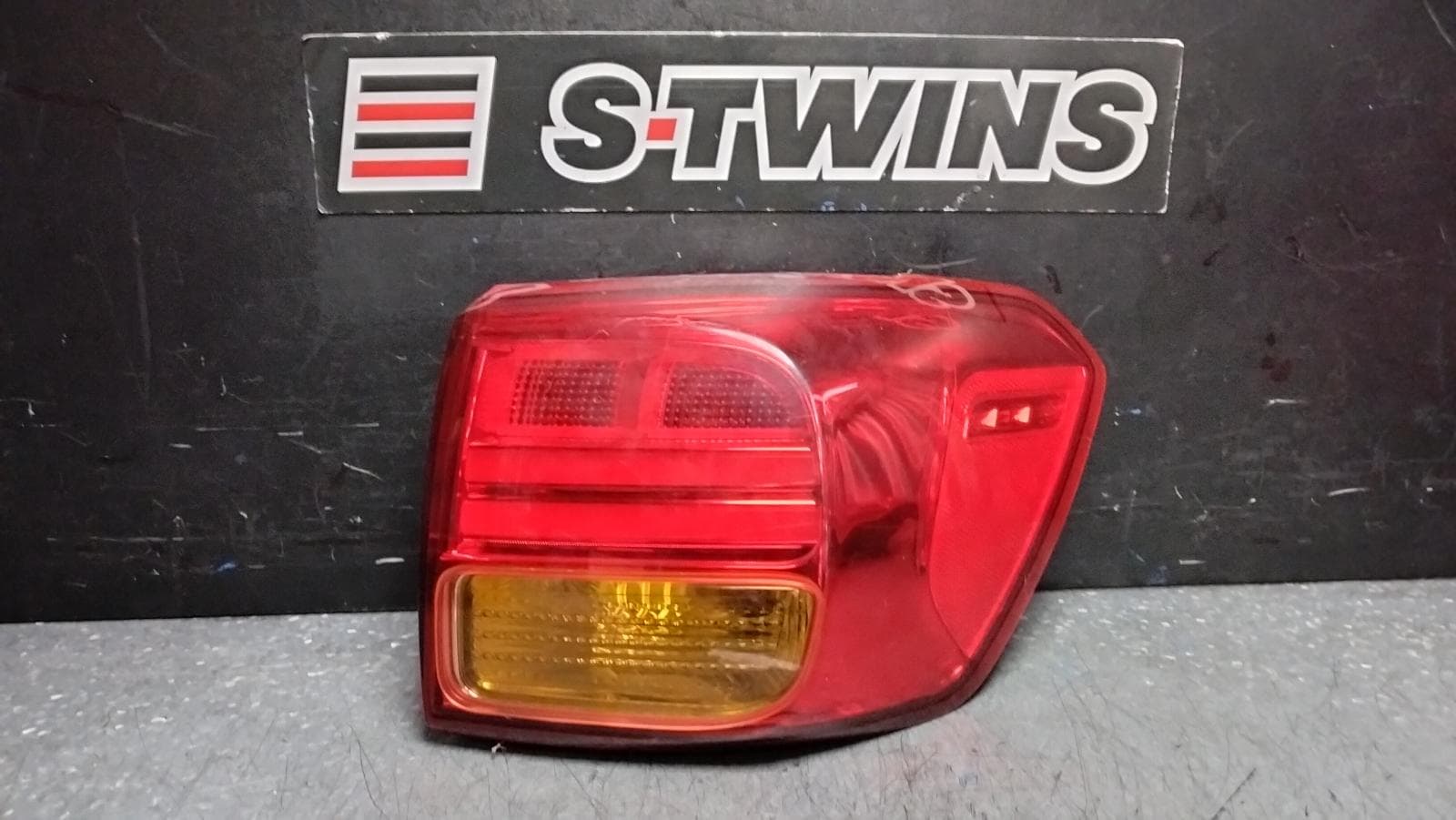 Used auto part listing image: 2015 KIA CARNIVAL/GRAND CARNIVAL RIGHT TAILLIGHT YP, LED TYPE, 12/14-04/18 0000391124
