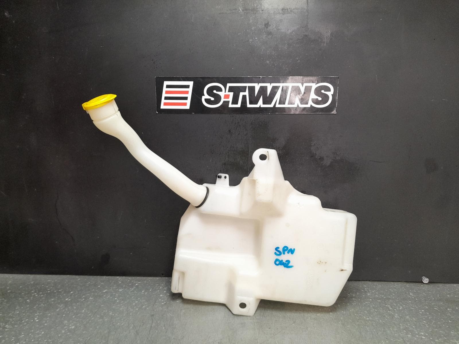 Used auto part listing image: 2014 FORD KUGA WASHER BOTTLE TF, W/ H/LAMP WASHER TYPE, 11/12-09/16 0000360488