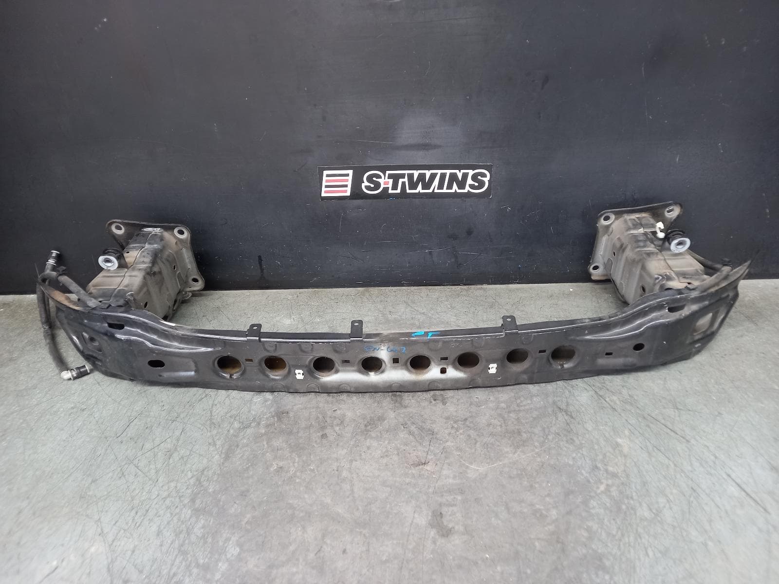 Used auto part listing image: 2014 FORD KUGA F BAR REINFORC BRACK MAIN REINFORCEMENT, TF, 11/12-09/16 0000360371