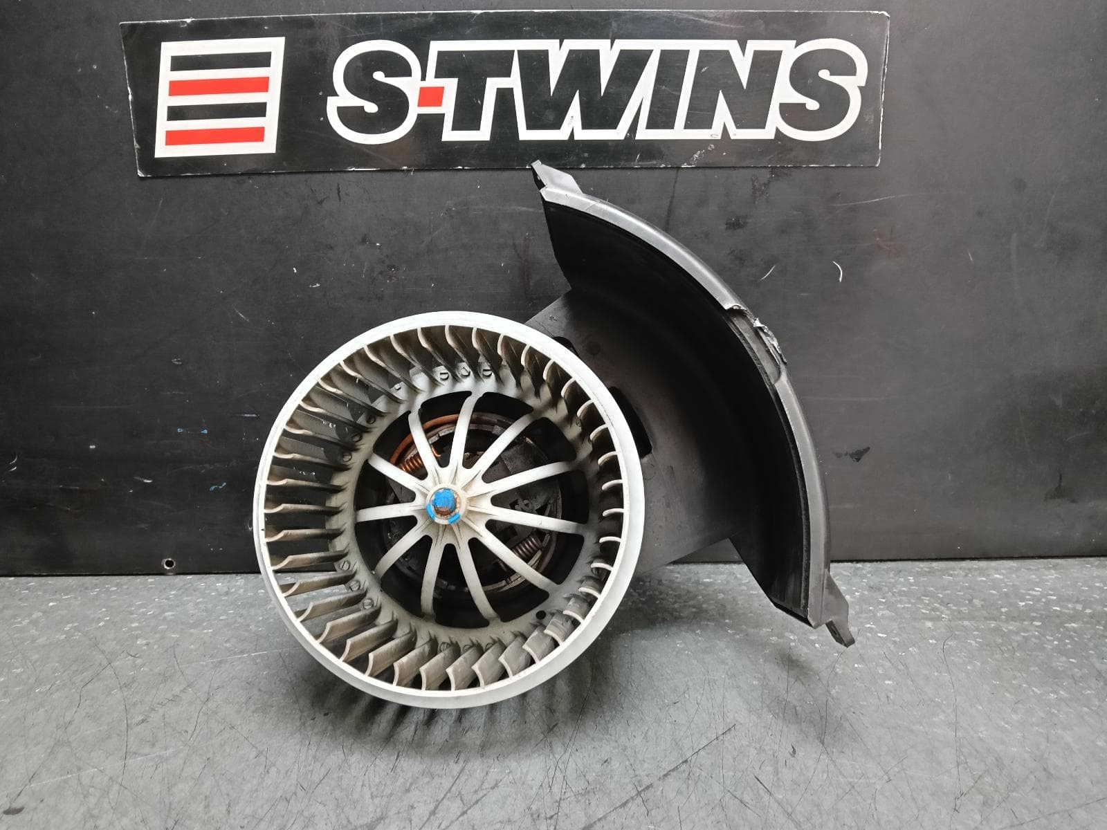 Used auto part listing image: 2010 VOLKSWAGEN TRANSPORTER HEATER FAN MOTOR FRONT, T5, 08/04-06/15 0000381002