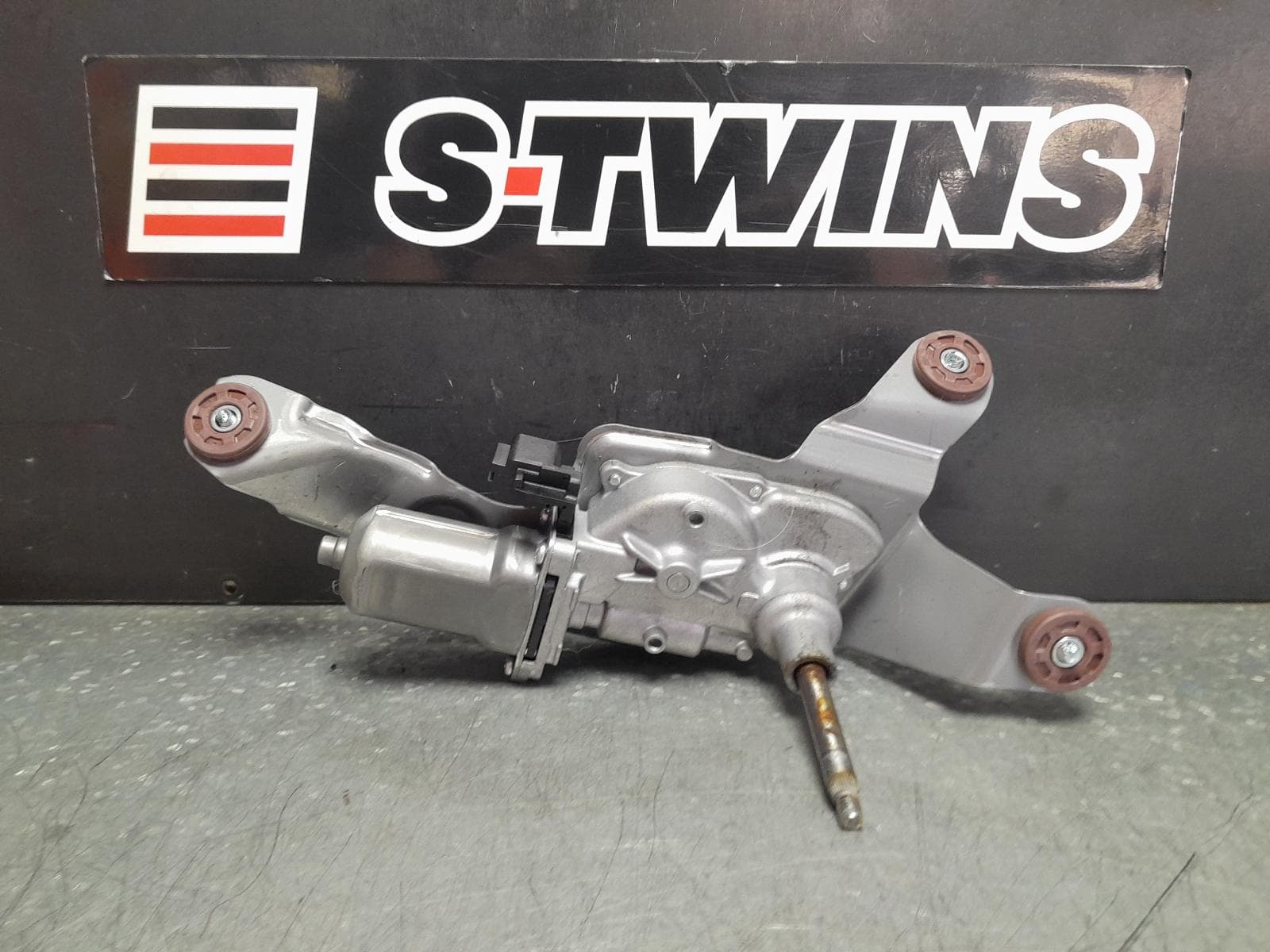 Used auto part listing image: 2017 MAZDA CX5 WIPER MOTOR TAILGATE, KF, 02/17- 0000359985