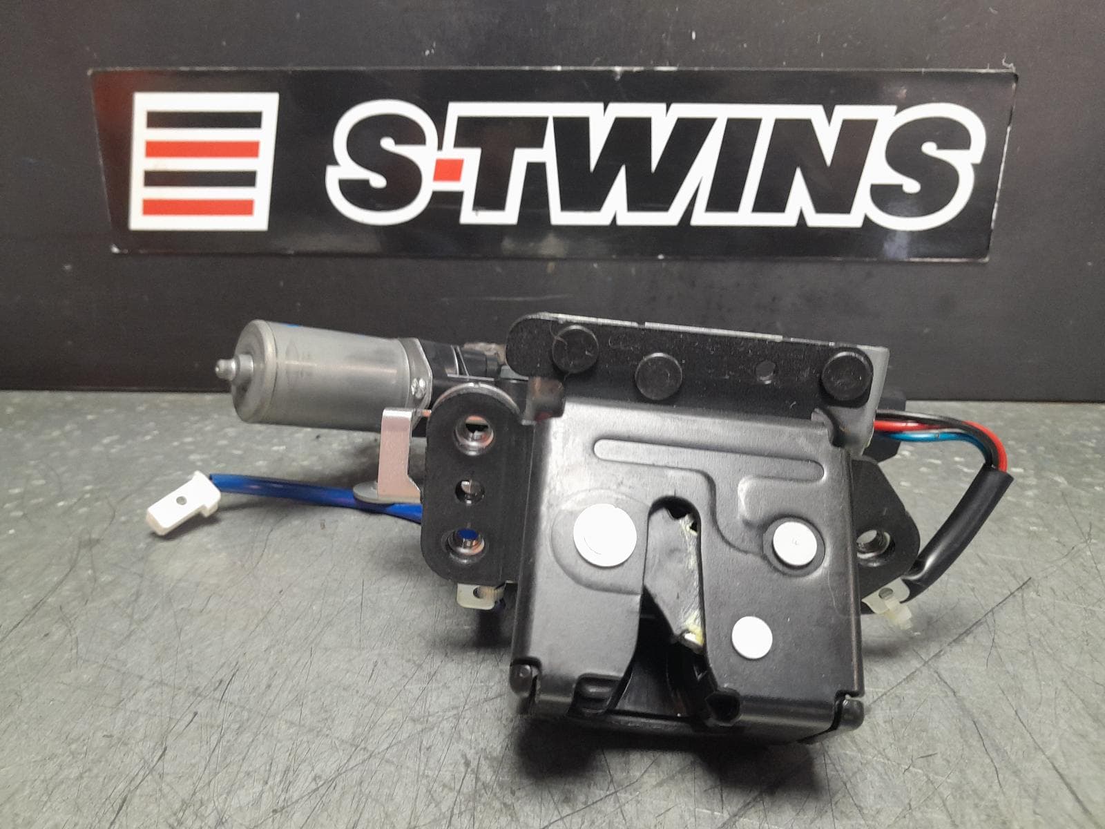 Used auto part listing image: 2017 MAZDA CX5 DOOR BOOT GATE LOCK TAILGATE LOCK, W/ POWER TAILGATE TYPE, KF, 02/17- 0000359984
