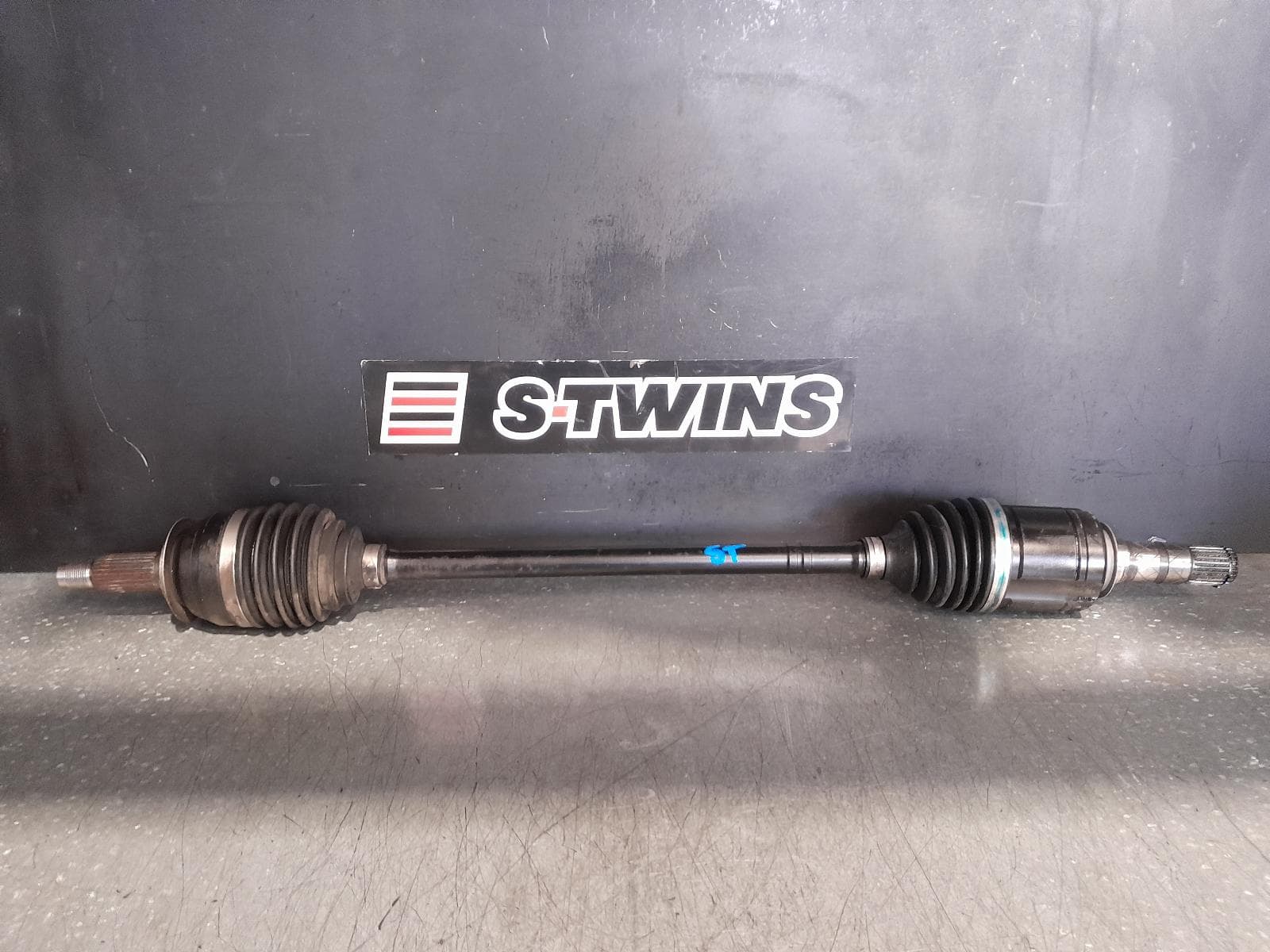 Used auto part listing image: 2015 SUBARU FORESTER RIGHT DRIVESHAFT REAR, AUTO T/M, SJ, 12/12-08/18 0000344543