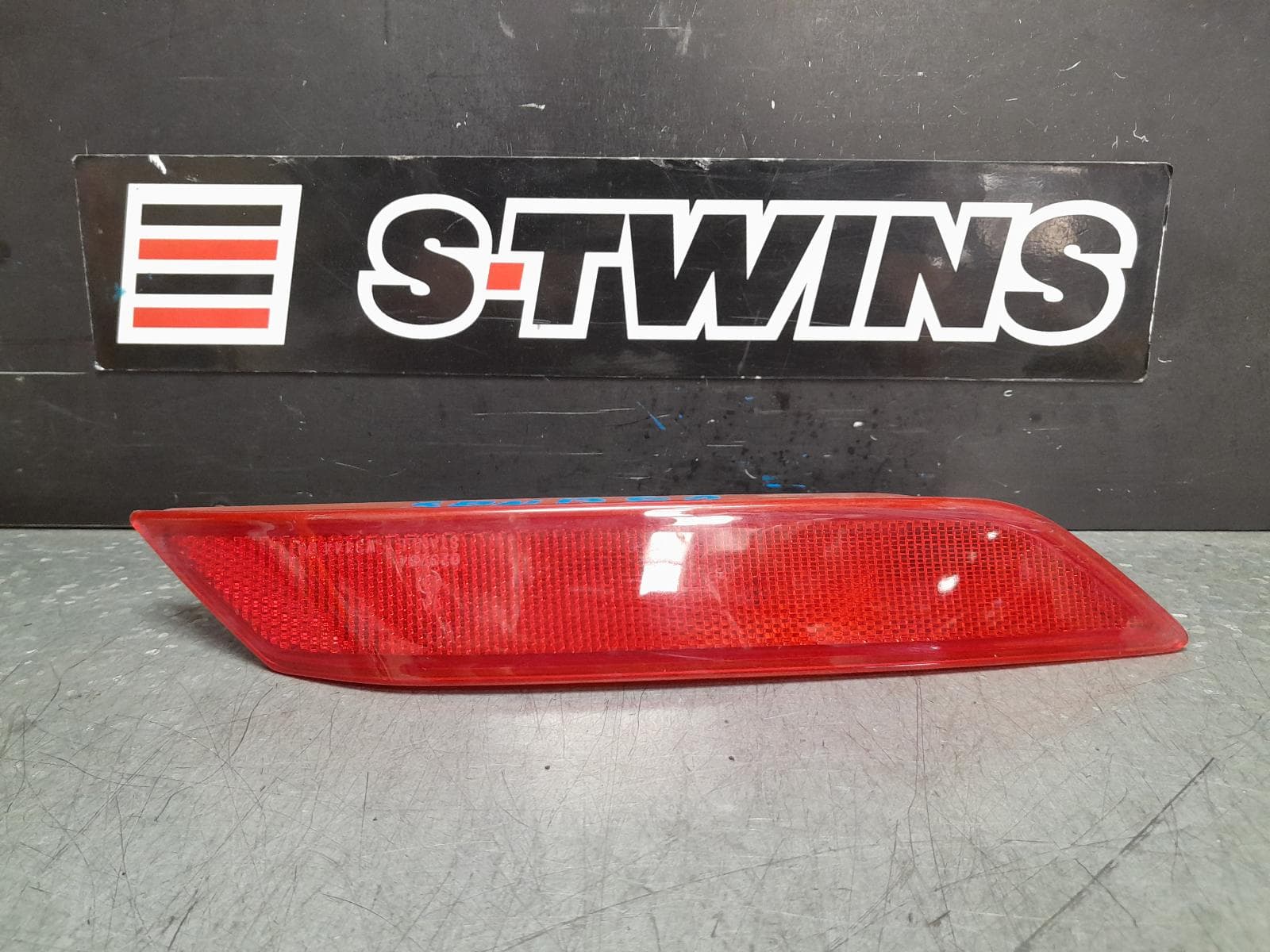 Used auto part listing image: 2017 MAZDA CX9 RIGHT TAILLIGHT TC, IN BUMPER REFLECTOR, 07/16-12/24 0000362368