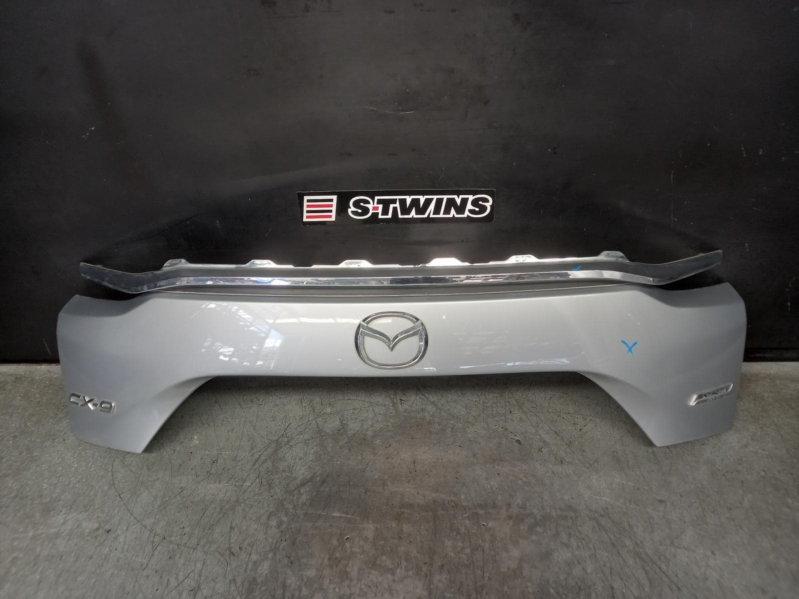 Used auto part listing image: 2017 MAZDA CX9 REAR GARNISH TAILGATE GARNISH (CENTRE), CHROME TYPE, TC, 07/16-12/24 0000362370