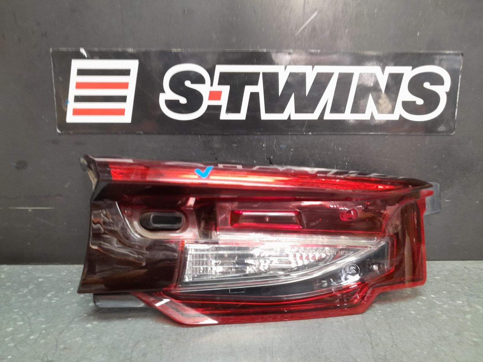 Used auto part listing image: 2017 MAZDA CX9 REAR GARNISH TAILGATE LAMP (LH SIDE), TC, 07/16-12/24 0000362371