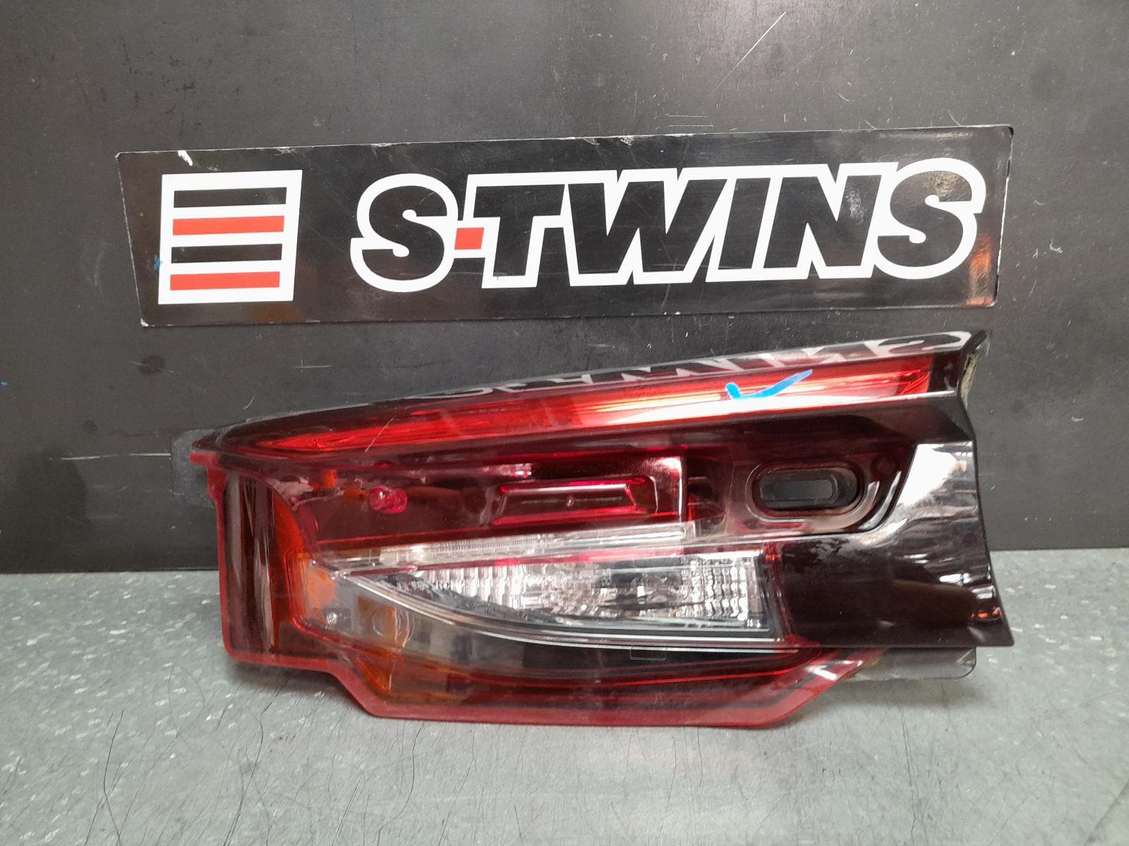 Used auto part listing image: 2017 MAZDA CX9 REAR GARNISH TAILGATE LAMP (RH SIDE), TC, 07/16-12/24 0000362372