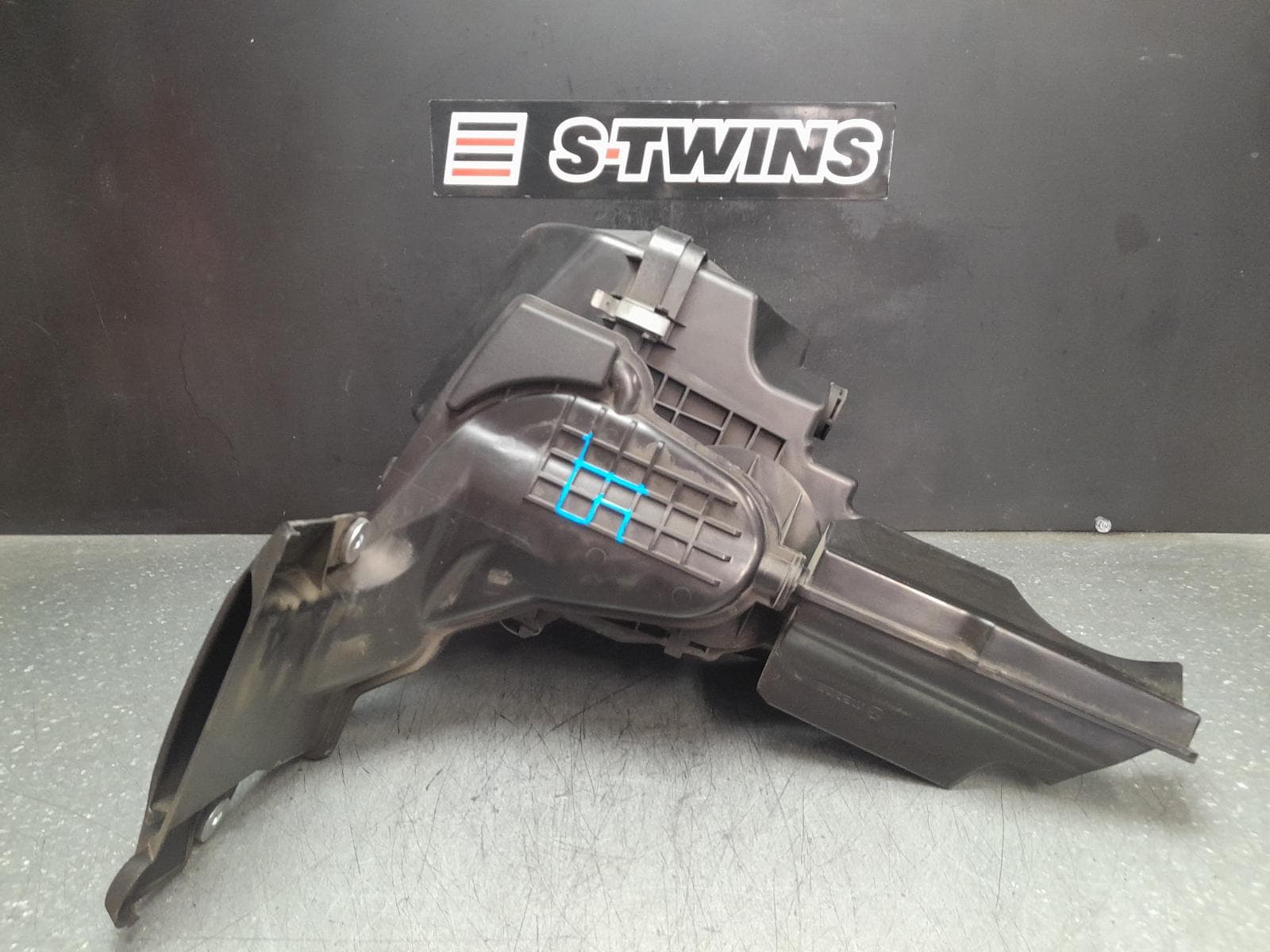 Used auto part listing image: 2018 MAZDA 6 AIR CLEANER BOX AIR CLEANER, GL, 2.5, TURBO, PETROL, 03/18-12/24 0000360071