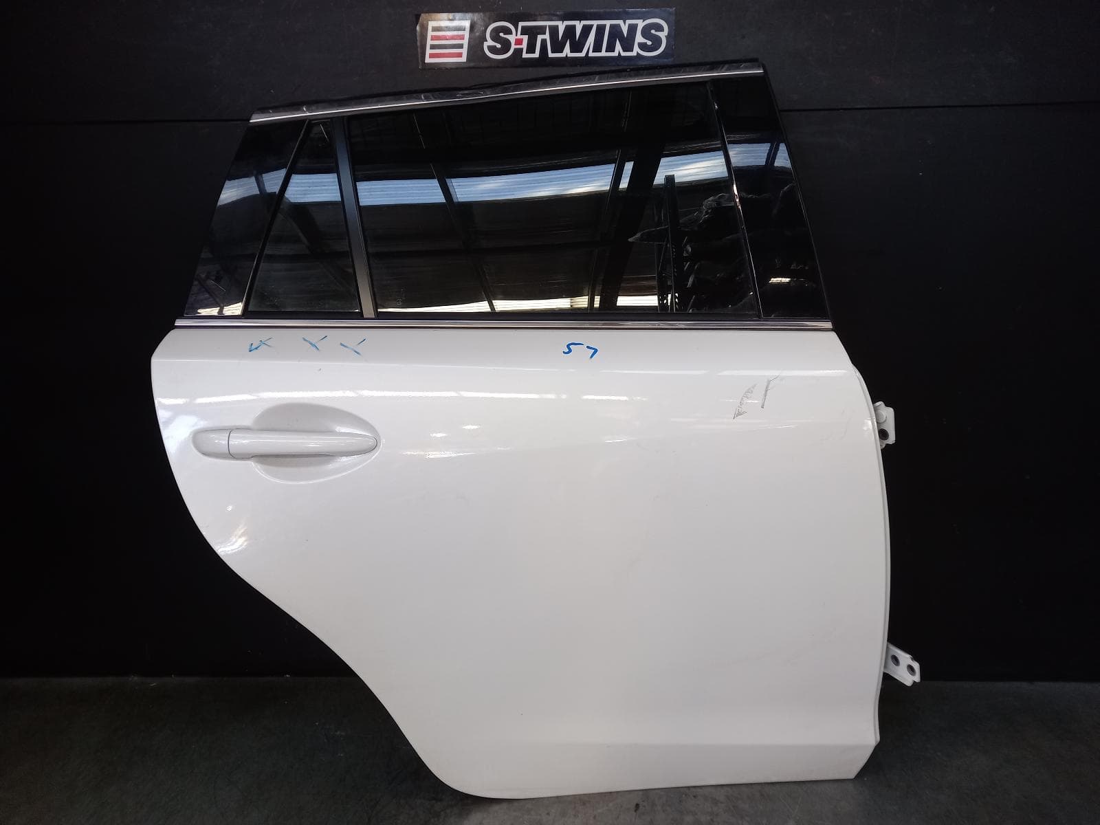 Used auto part listing image: 2018 MAZDA 6 RIGHT REAR DOOR SLIDING GJ-GL, WAGON, 11/12-12/24 0000359982